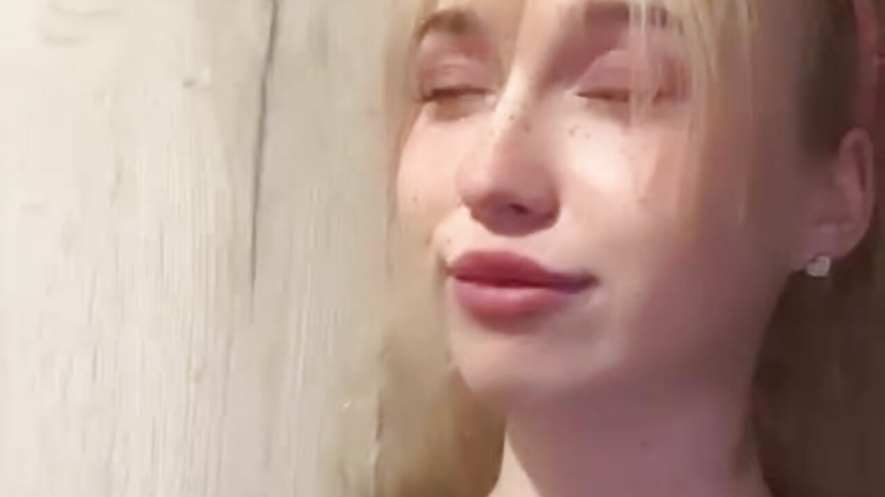 Annoyed Face - video by LilyStarlight cam model