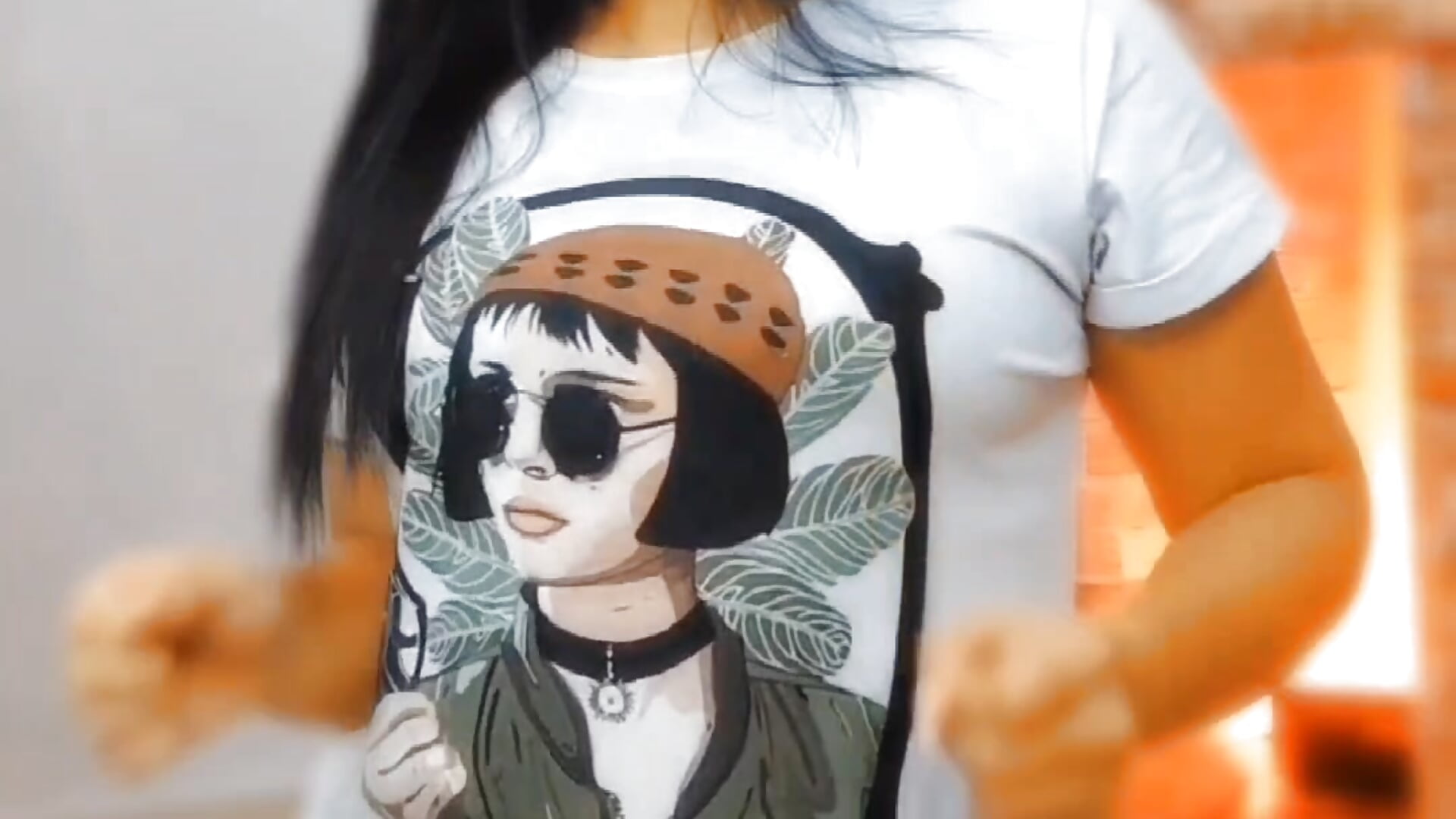 An Iittle dance before transmission - video by Abriljoness cam model