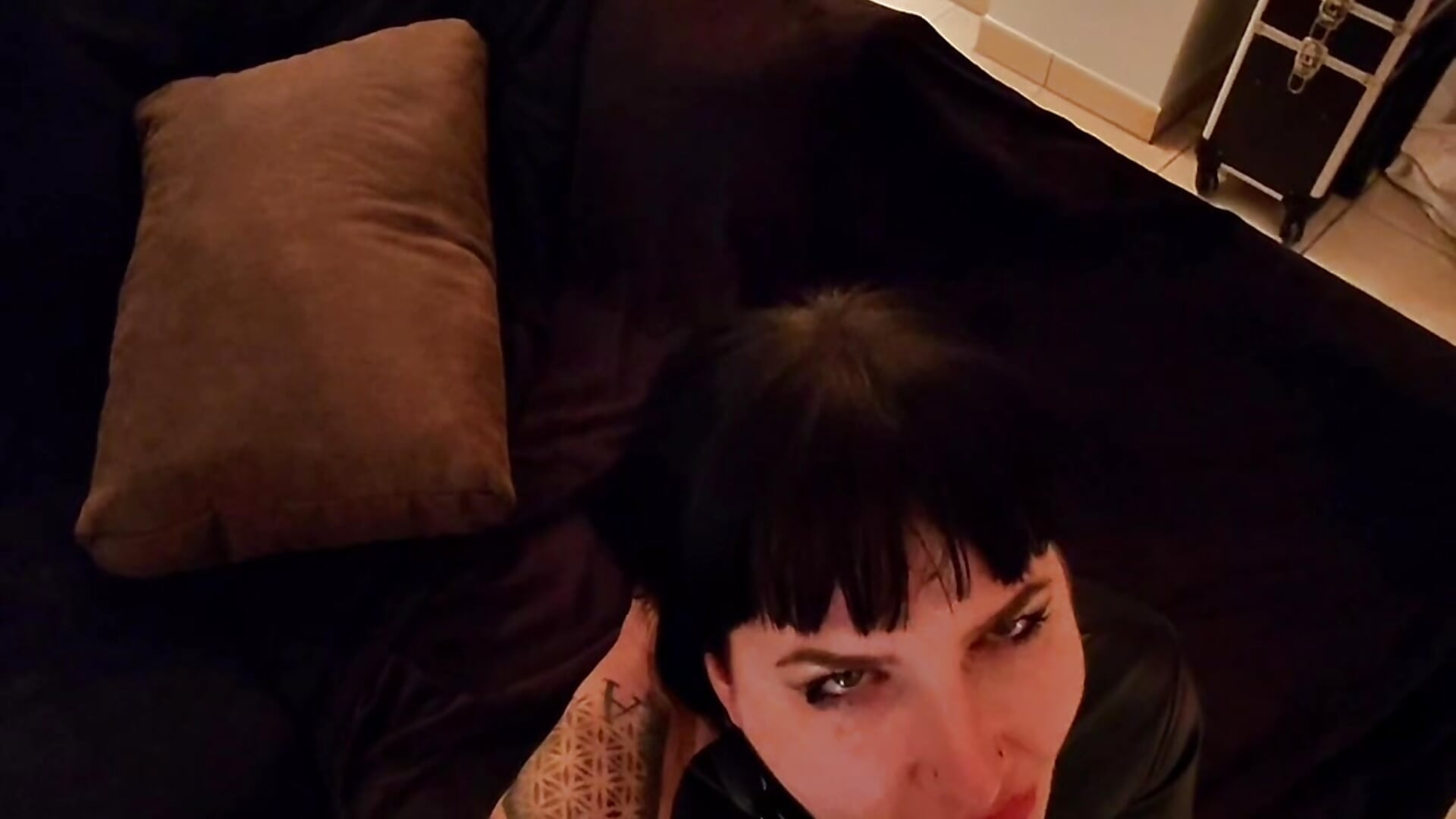 Anal Destroyer / in Zwangsjacke Blowjob &pussy Fuck creampie Asshole - KathaleaNoir 的视频