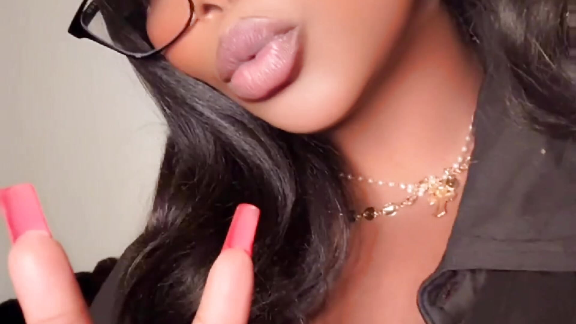 Just being silly 🤪 - video di QUEENCURVELLA modella di cam
