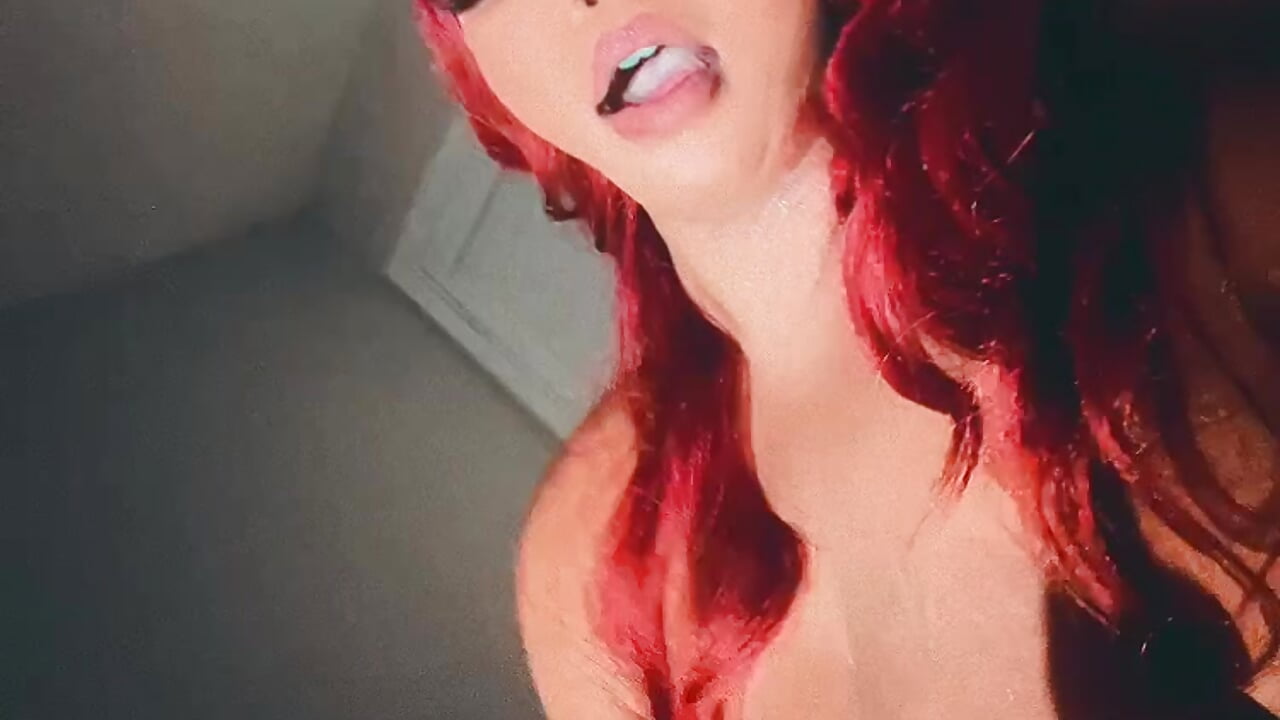 MOMMY GRINDS AND RIDES YOU.. POV😏❗️－カメラキャストのHuni_Blazeの動画