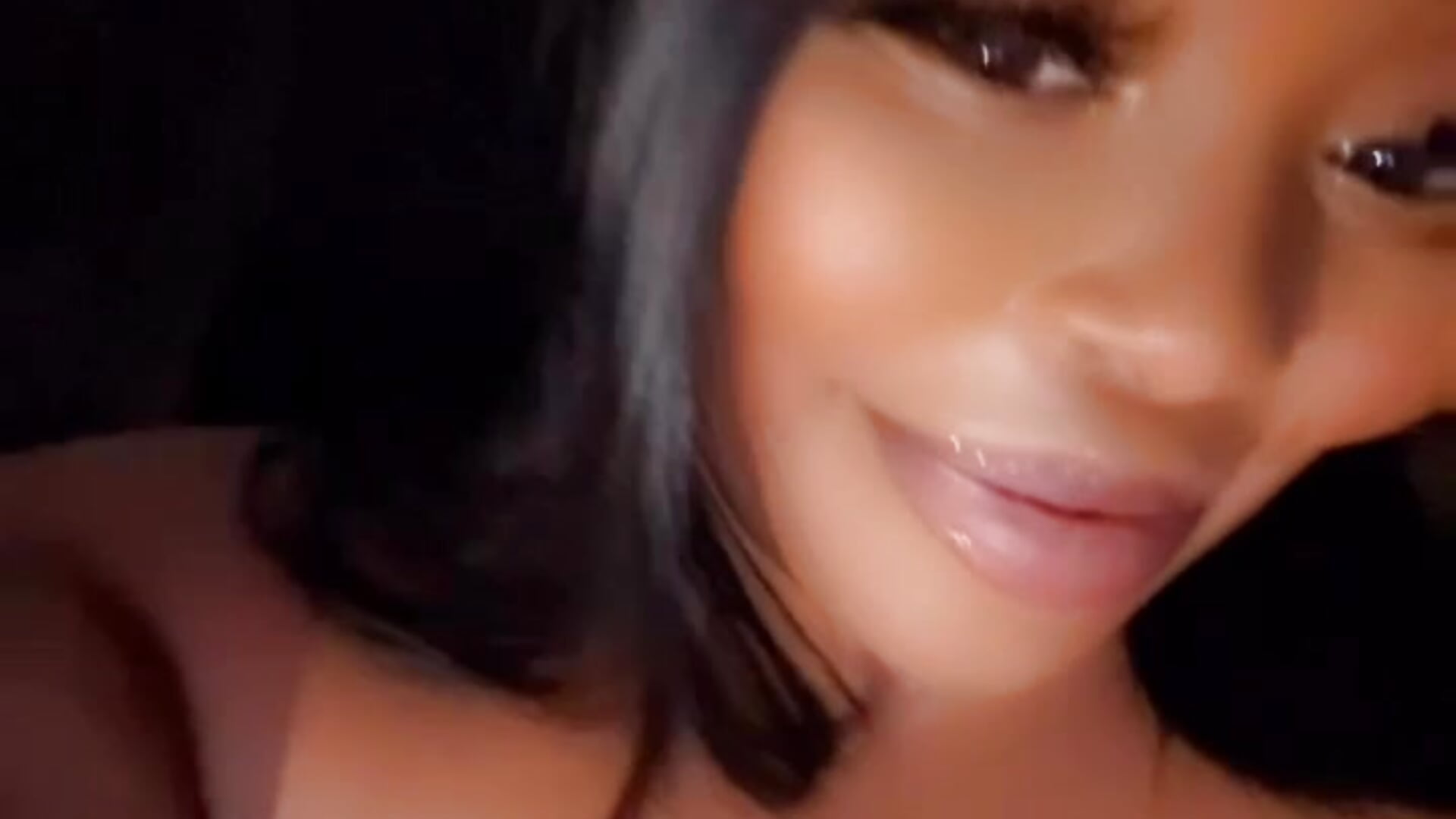 Come say hi😉 – видео вебкам-модели QUEENCURVELLA