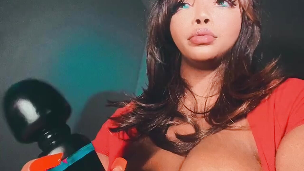 I love my domi don’t you ? 😘 - video by Huni_Blaze cam model