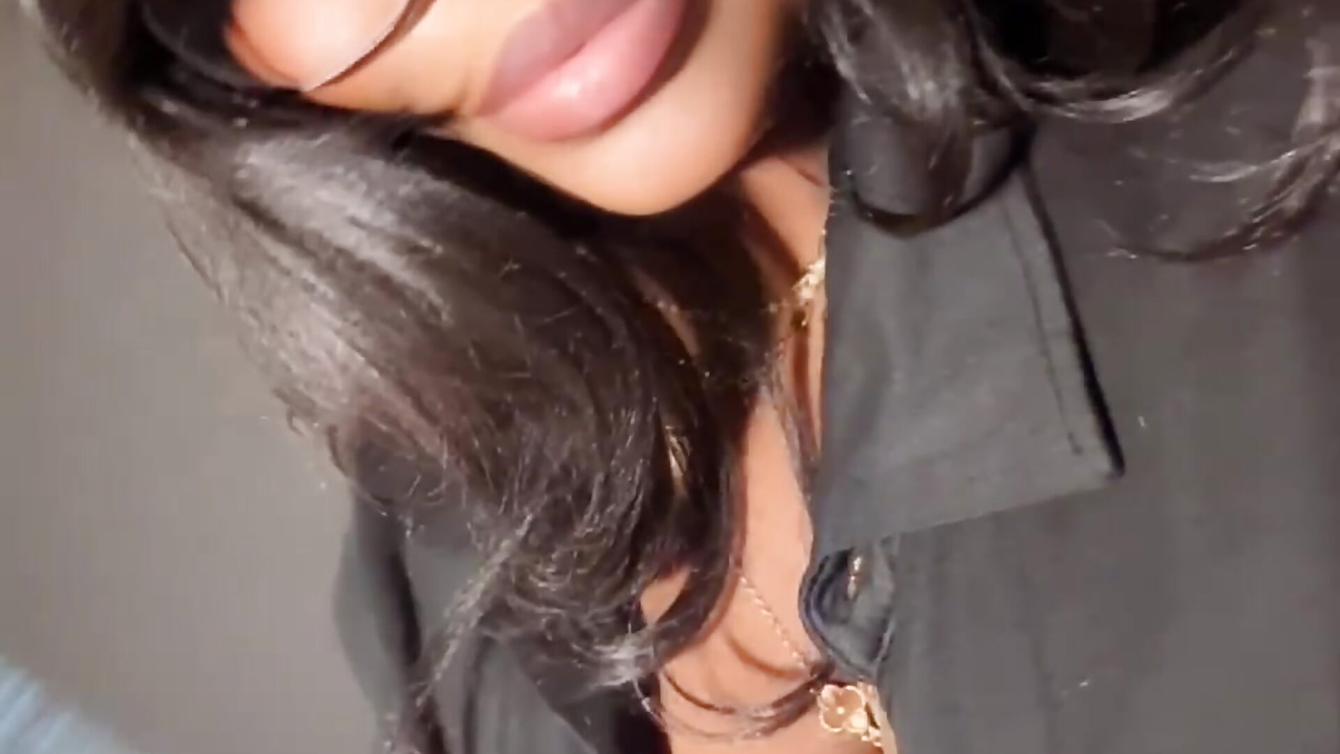 Hello 👋 - video di QUEENCURVELLA modella di cam