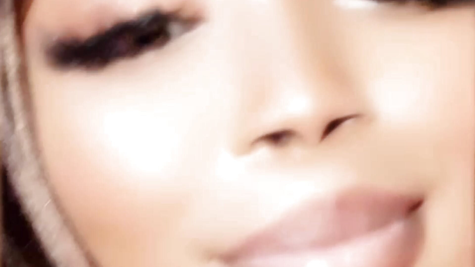 Just having some fun before bed😊 - vidéo du modèle de showcams QUEENCURVELLA