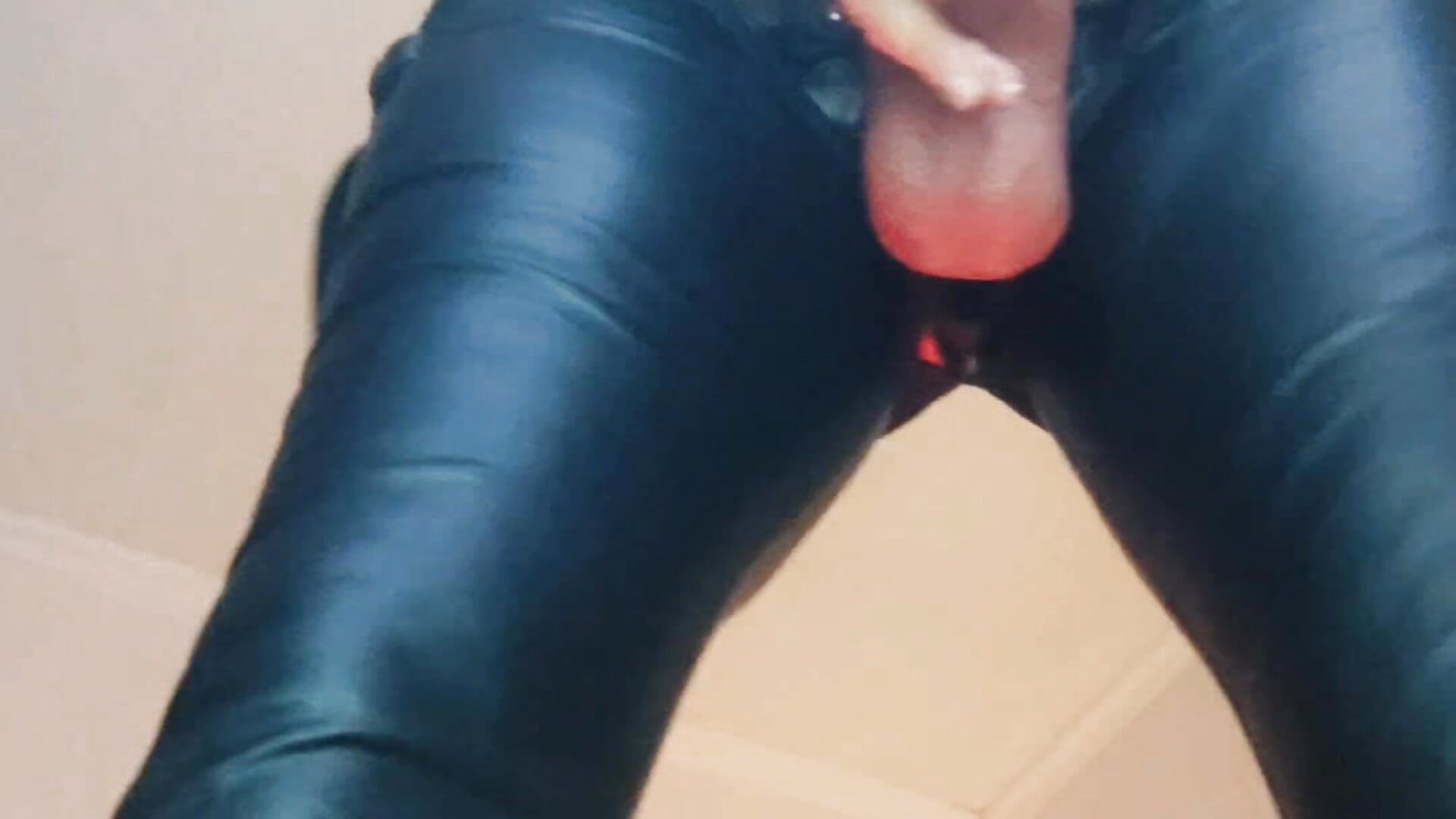 Ready for my strapon?－カメラキャストのMadameKatrinaの動画