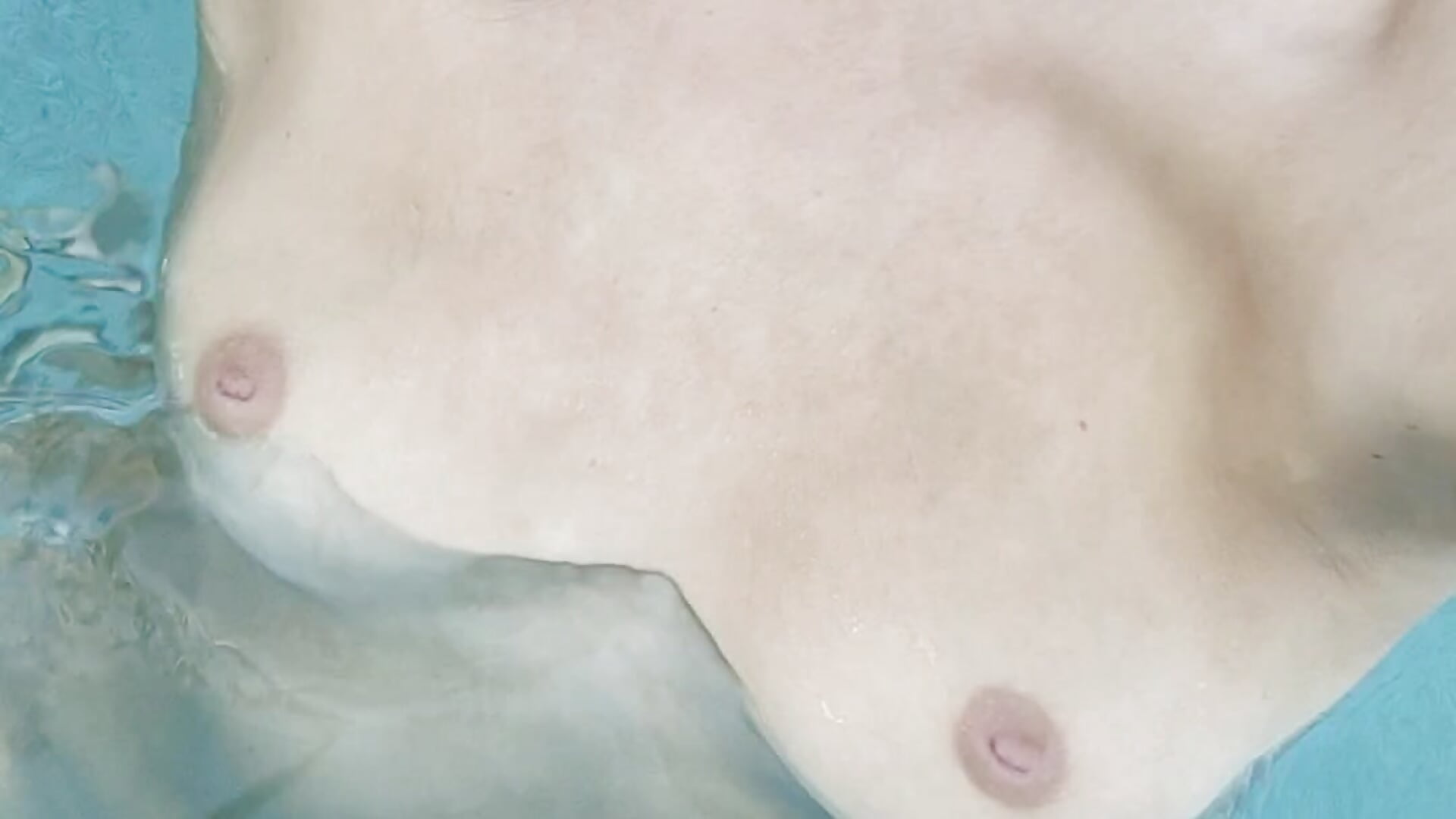 Hi From the Pool! - video by CourtneyFoxson@xh cam model