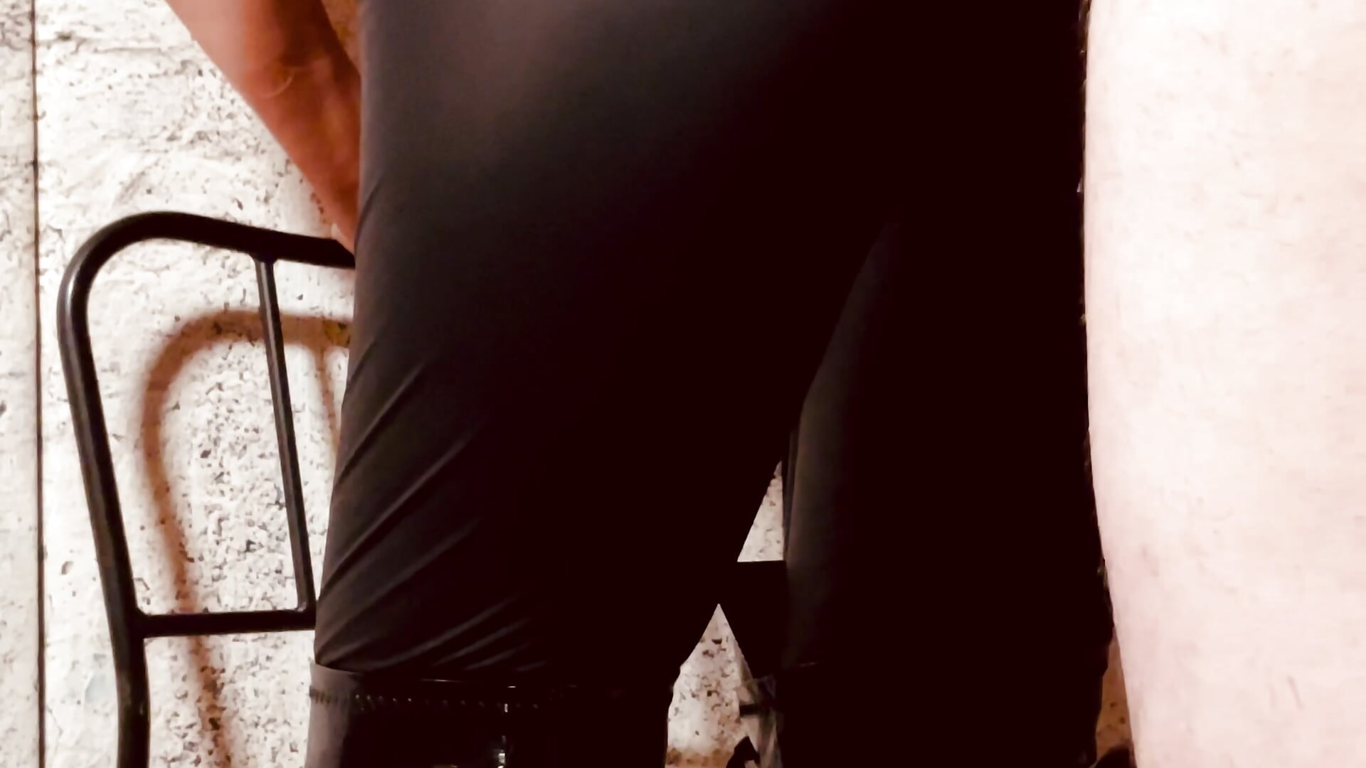 DID U EVER CUM ON LEGGINGS?! 💦👅👋🏻😈👀 - vídeo de Pussy_LoveToy modelo de câmara
