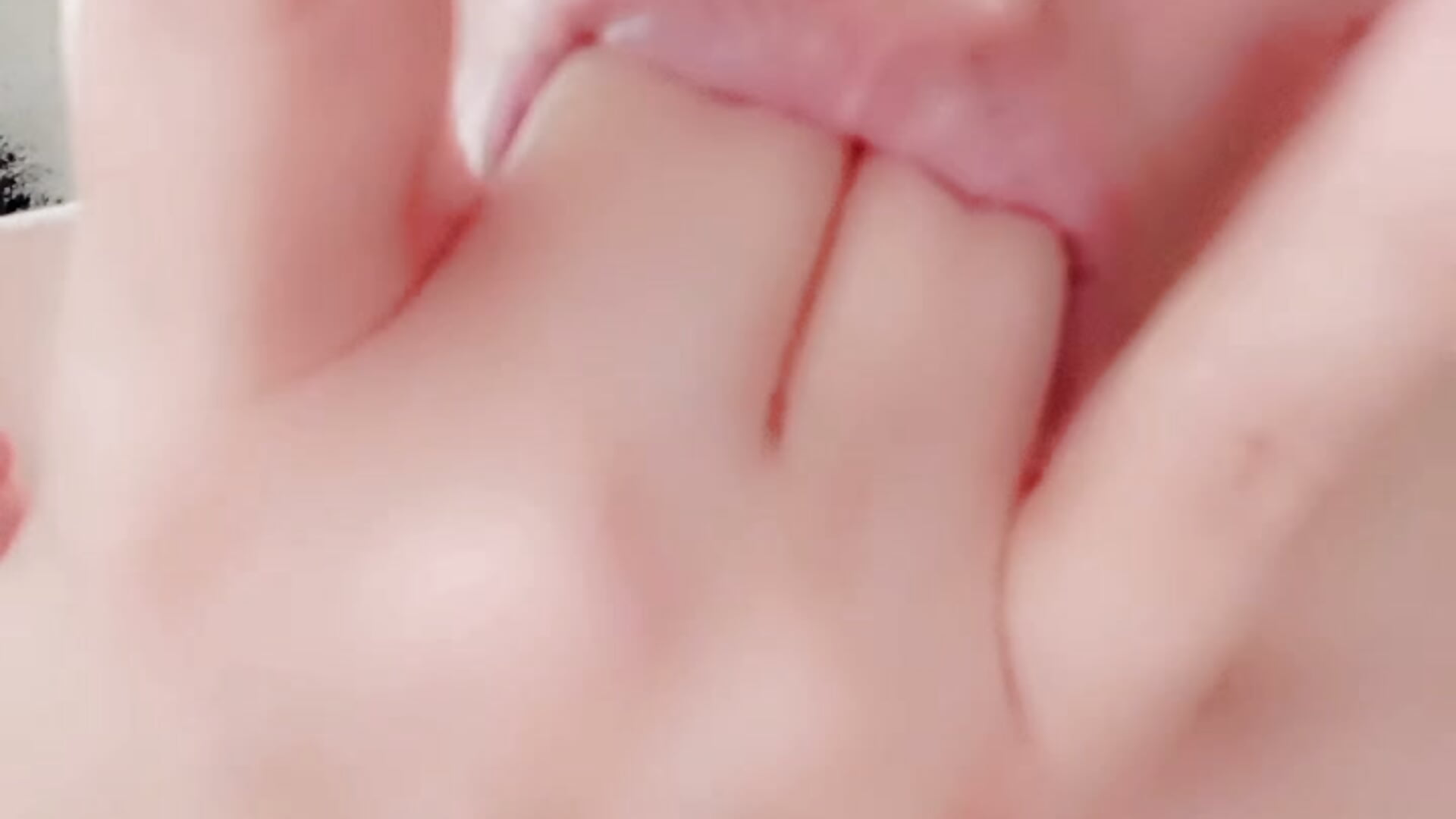 Suck Fingers - video by MariaPau_83 cam model