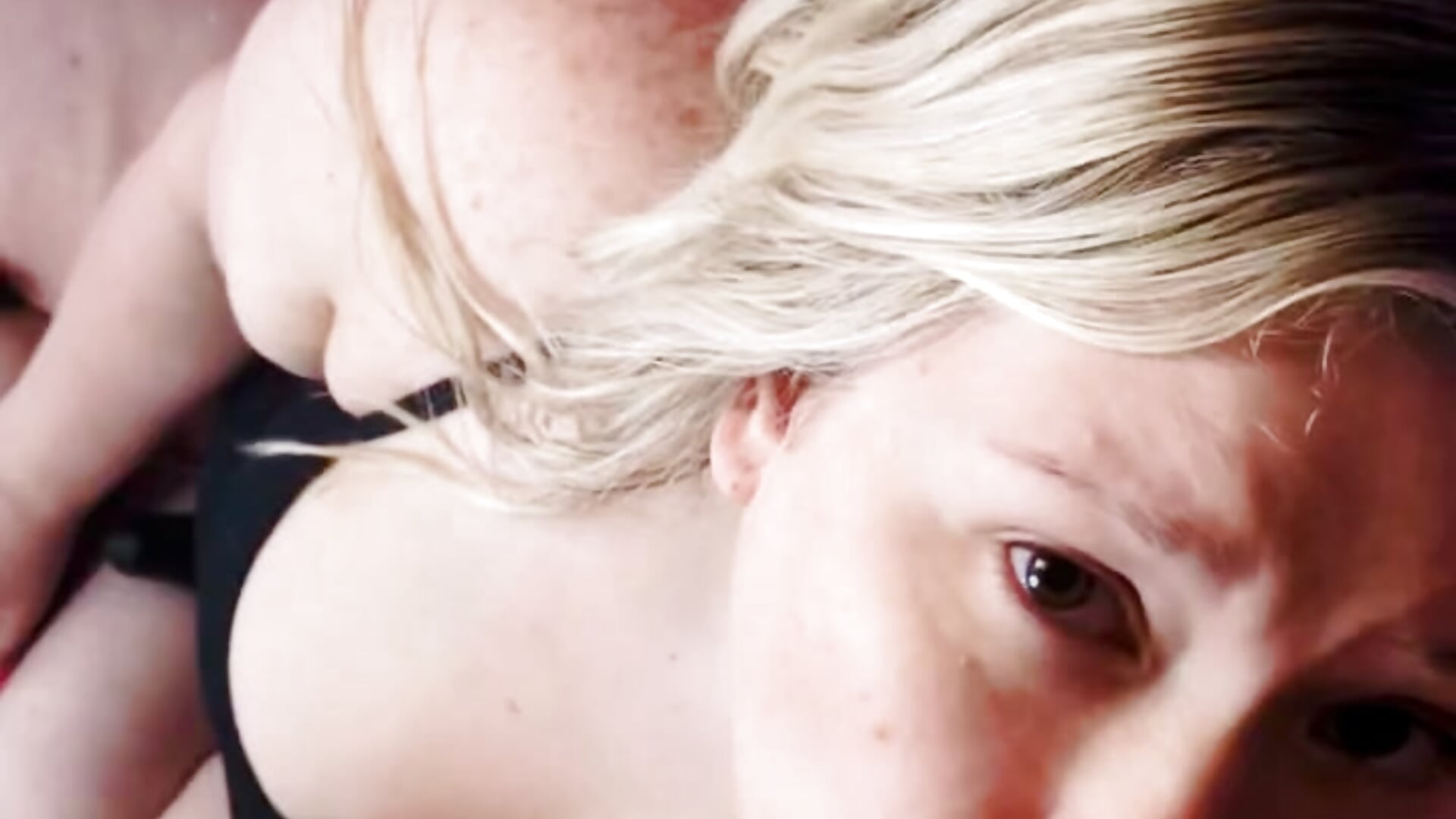 sometimes i like to just tease the head a little 😈🥰 - vídeo de PiggyRose modelo de câmara