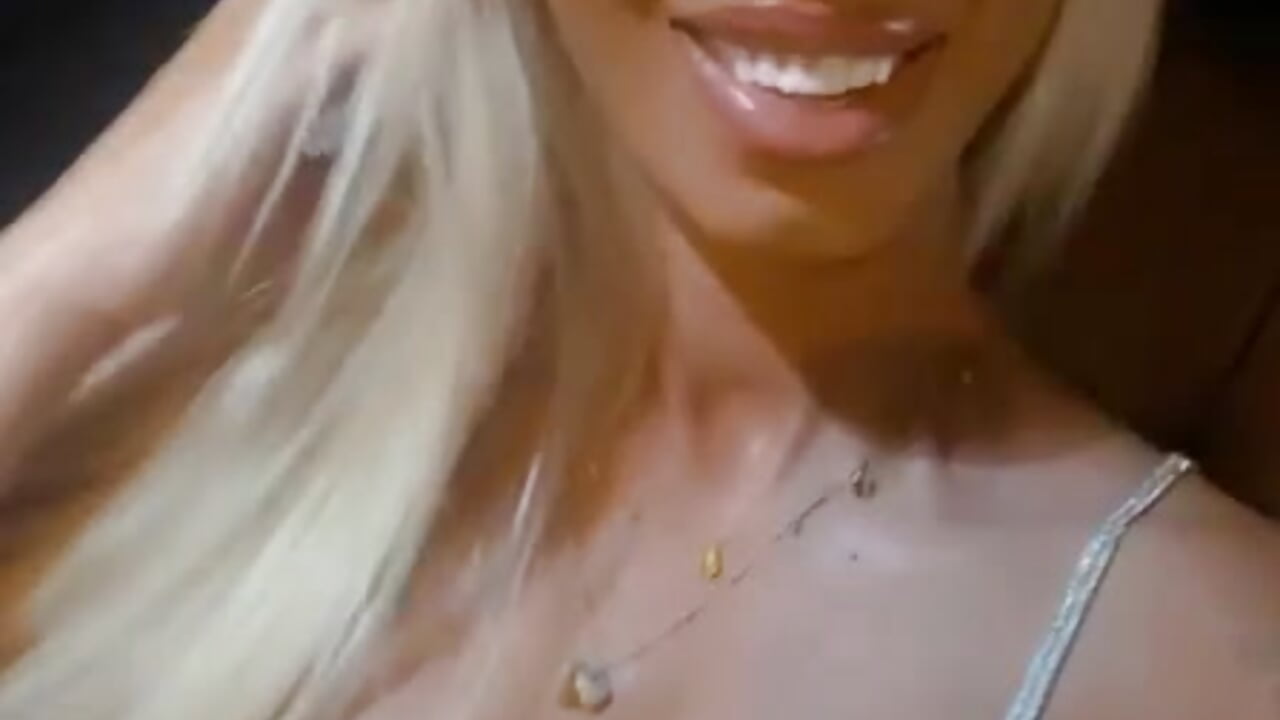 all eyes on me - video by LisaAkira cam model