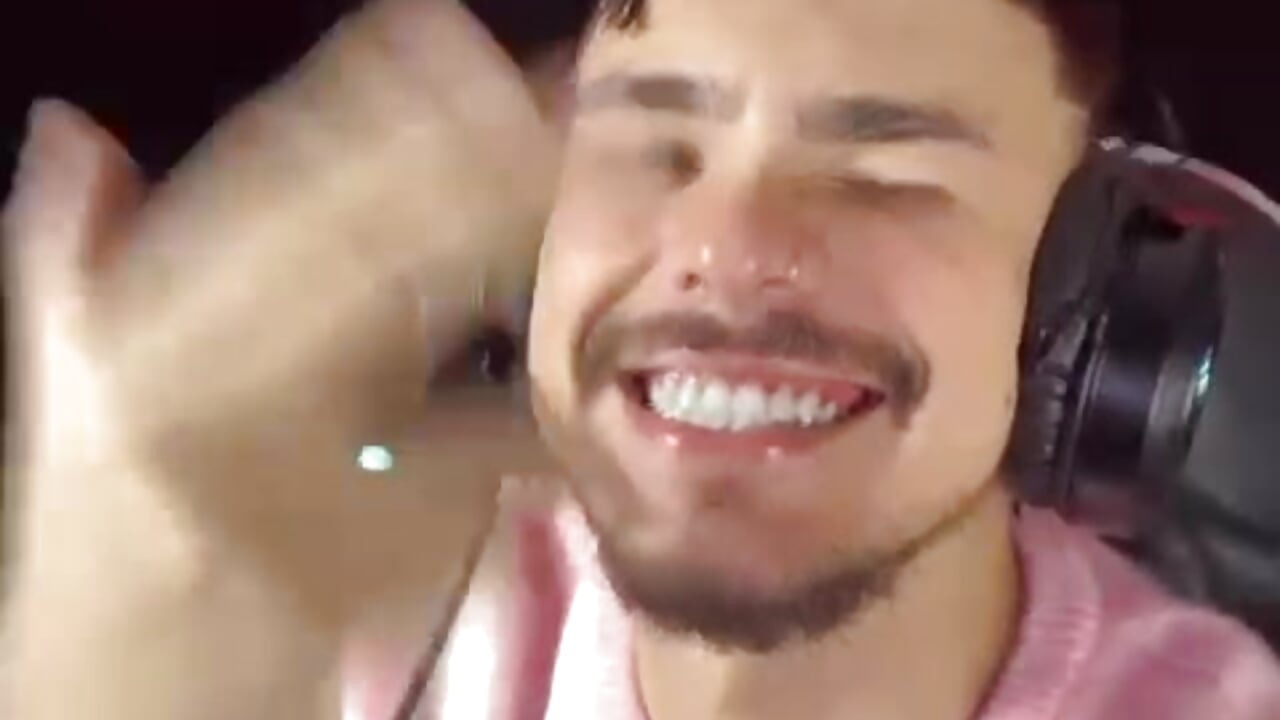 kisses - video by Jonhterry__ cam model