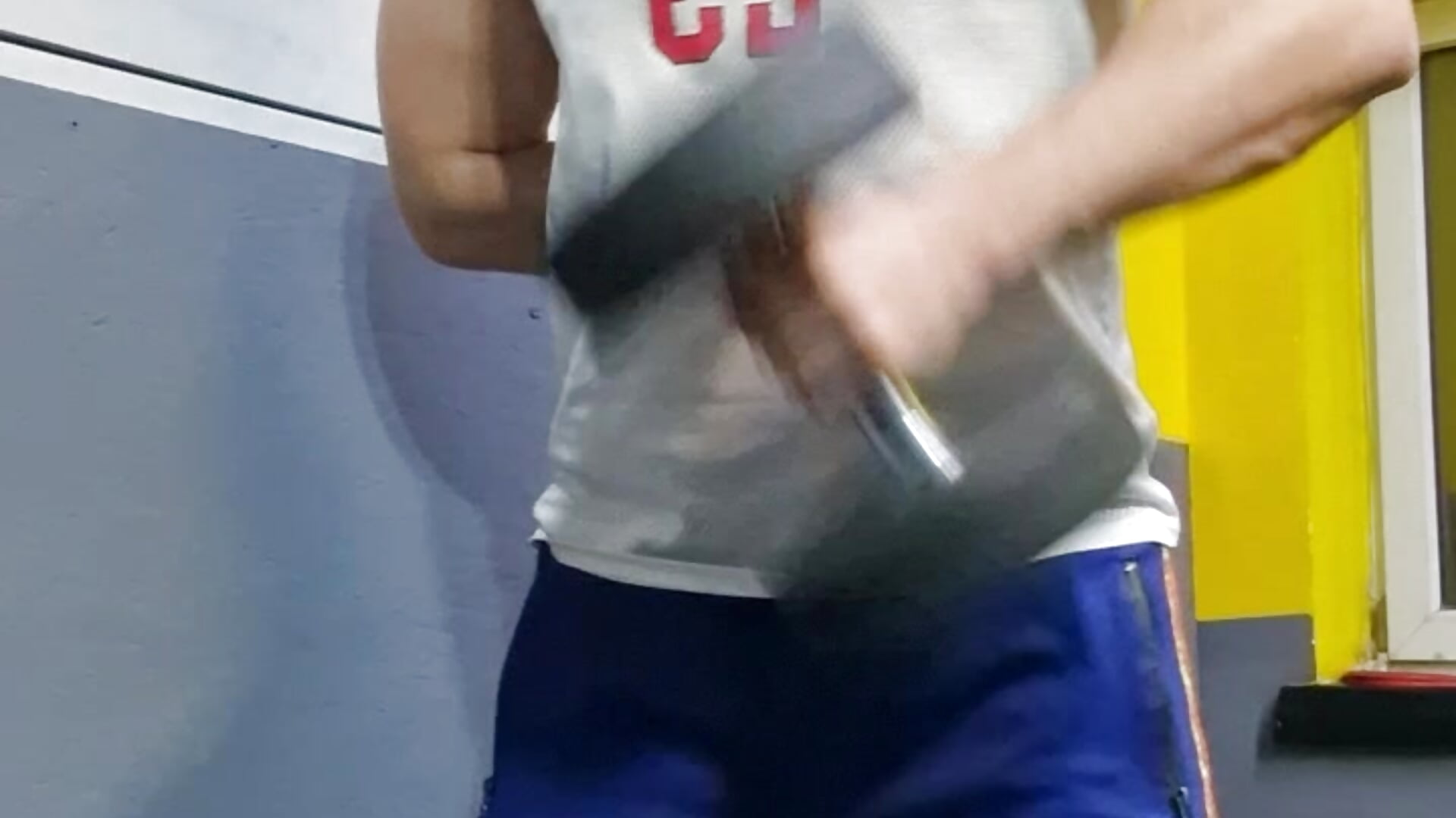 Strong arms trainer in gym - clip cu guardian_angel1991 model videochat