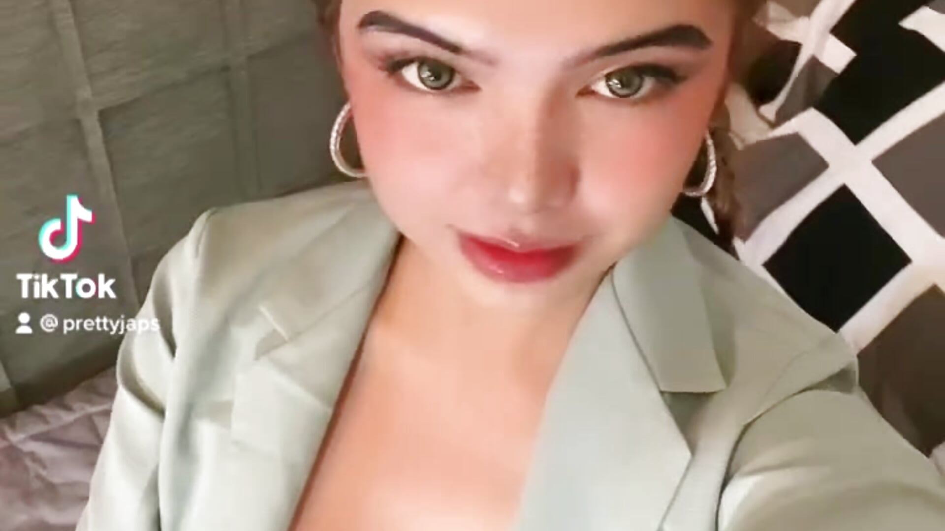 trim,CD3094A2-138C-41E0-B4A4-88901EAB27A0 - Vídeo de WomanofWorldTS, modelo de vídeos