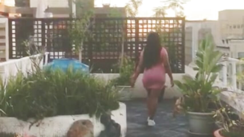 The Teazer - vídeo de la modelo de cam Roundsexyass