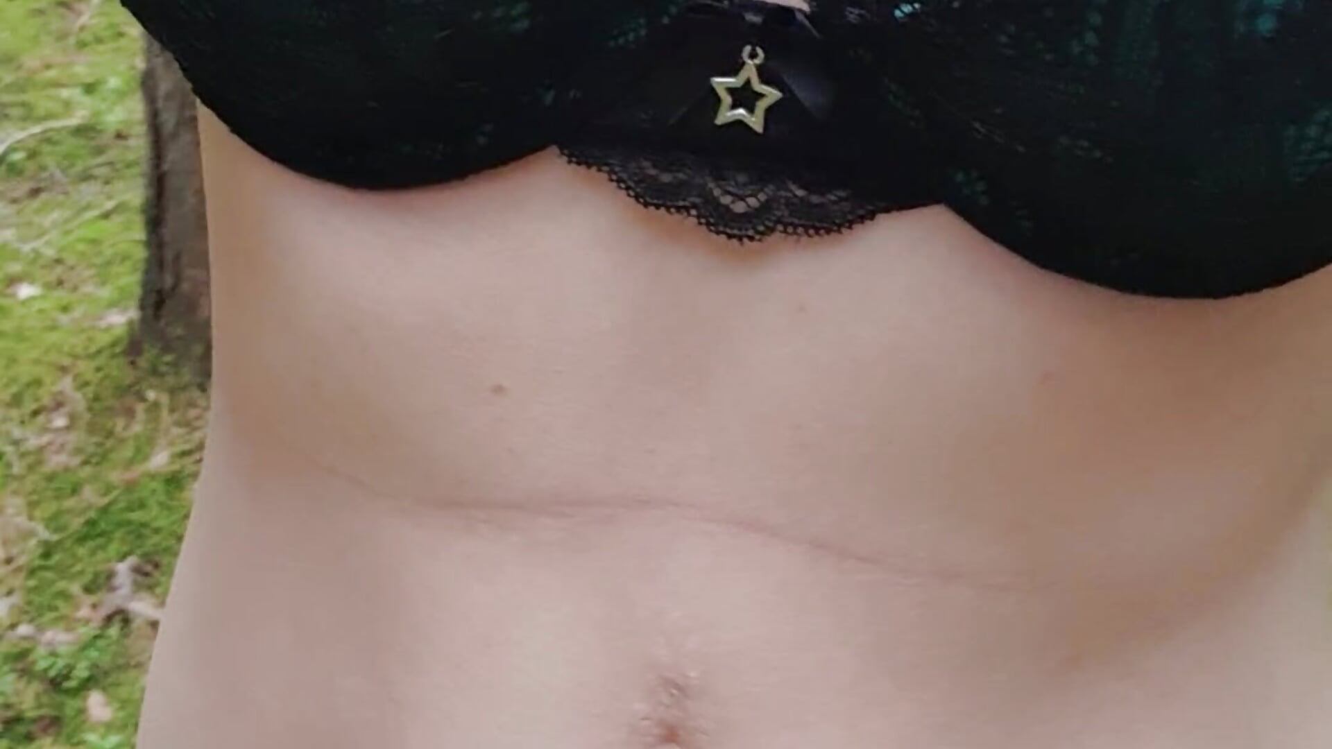In unterwäsche in Wald laufen - video by Mercedeswoman8 cam model