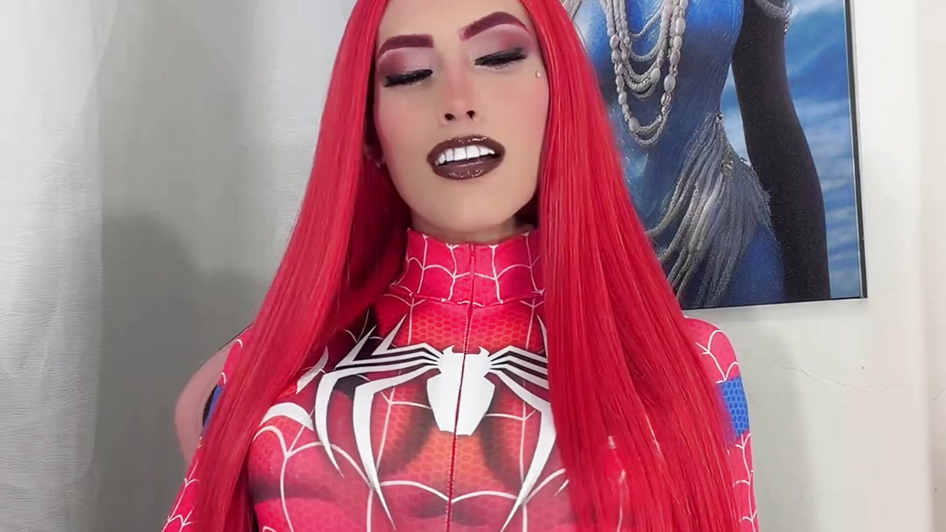 Spiderman 😖 - video di Nella_Dolls modella di cam