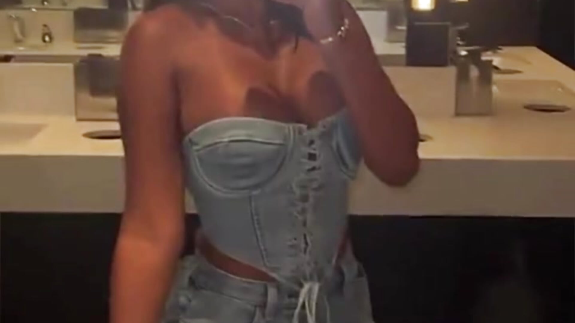 Hi everyone<3 - วิดีโอโดย Rose_Desi โมเดลแคม