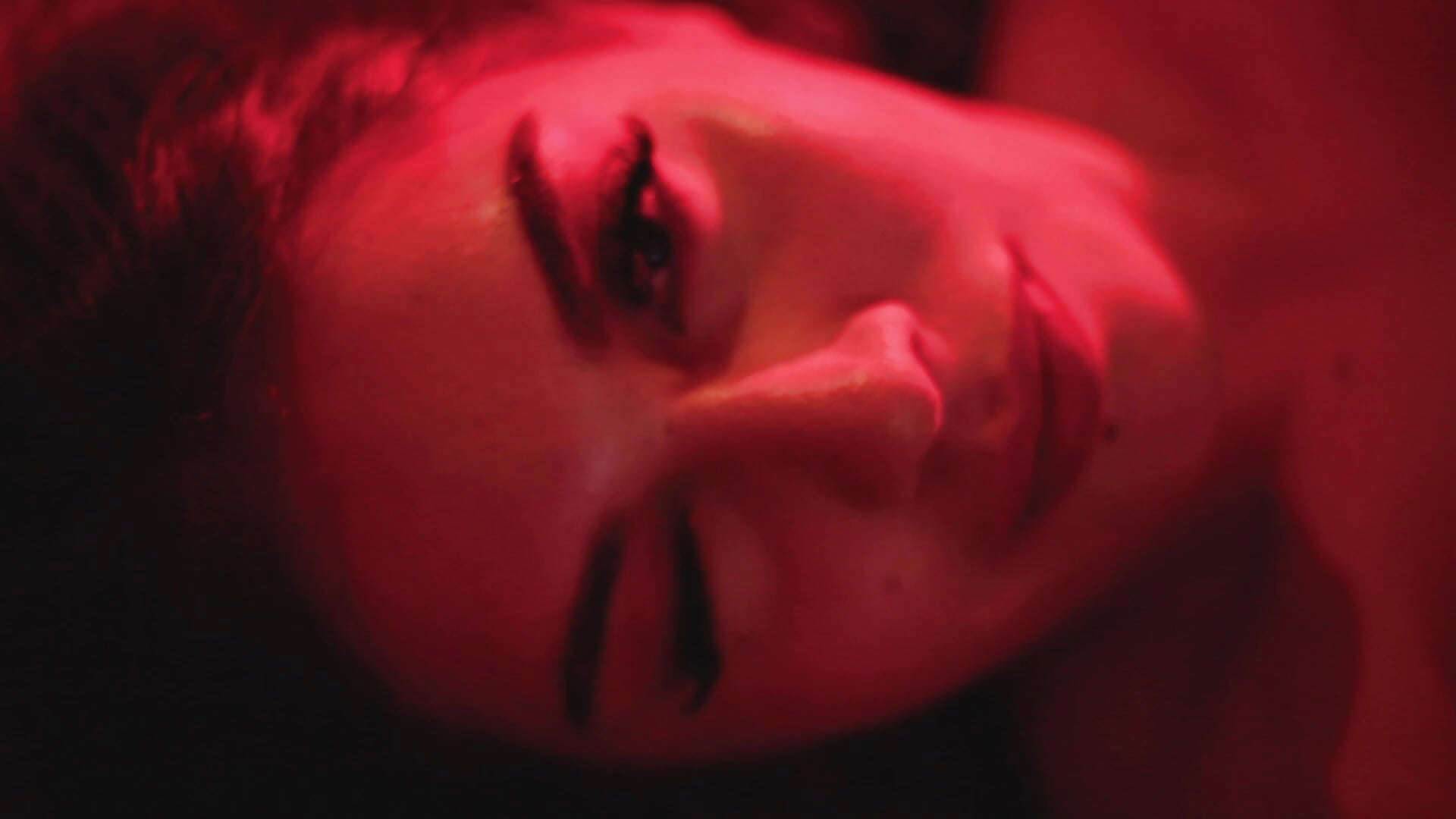 Sexy Red - فيديو من Kaarol69 موديل الكام