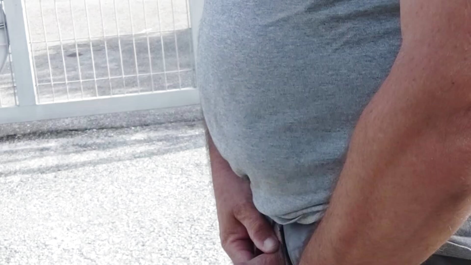 Encore pipi sur un aire de repos - video by phil_truck_exhib cam model