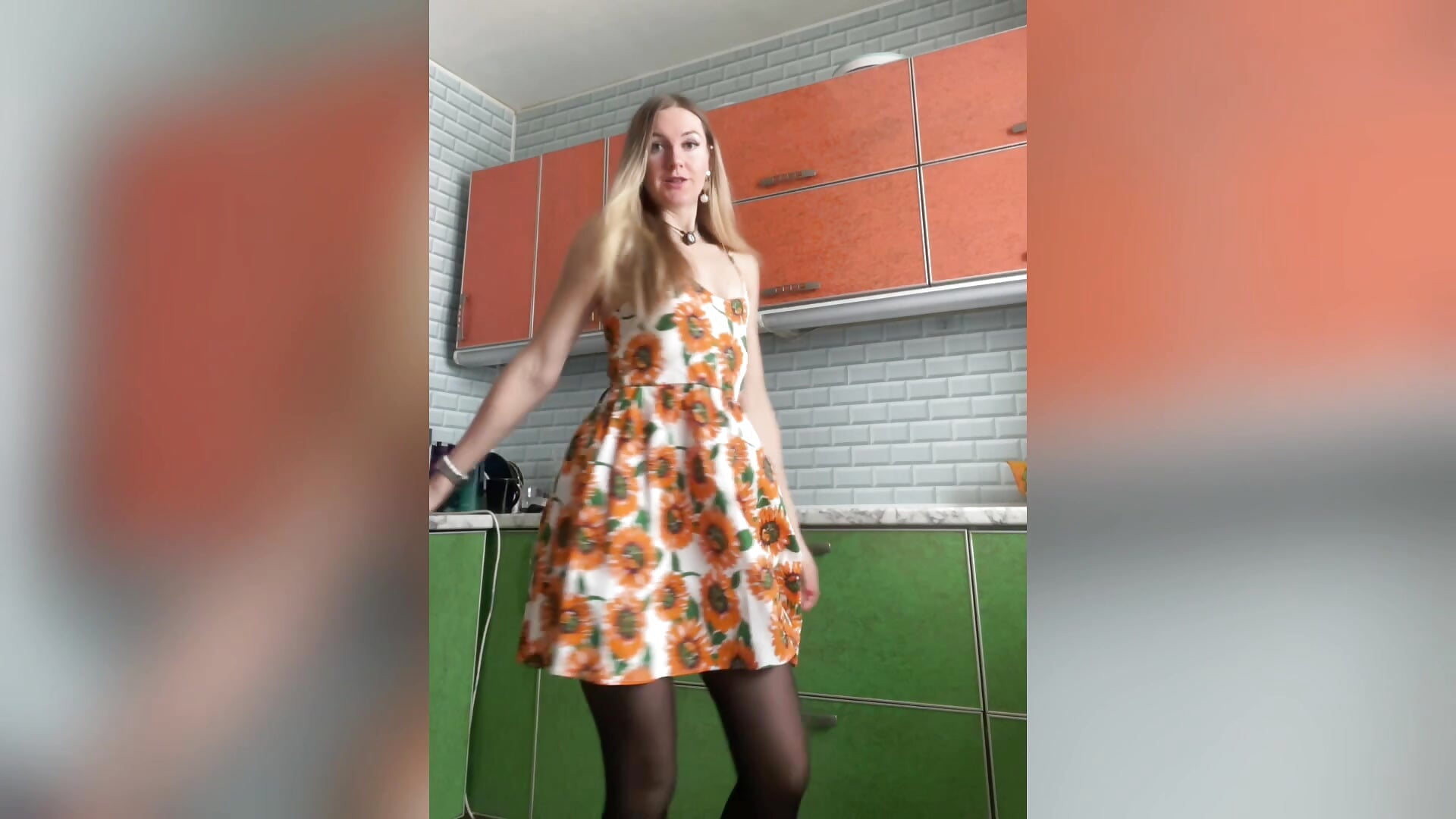 Let's go into a sunny mood😘☀️😘 – video od webkamerové modelky Hello_Lisha