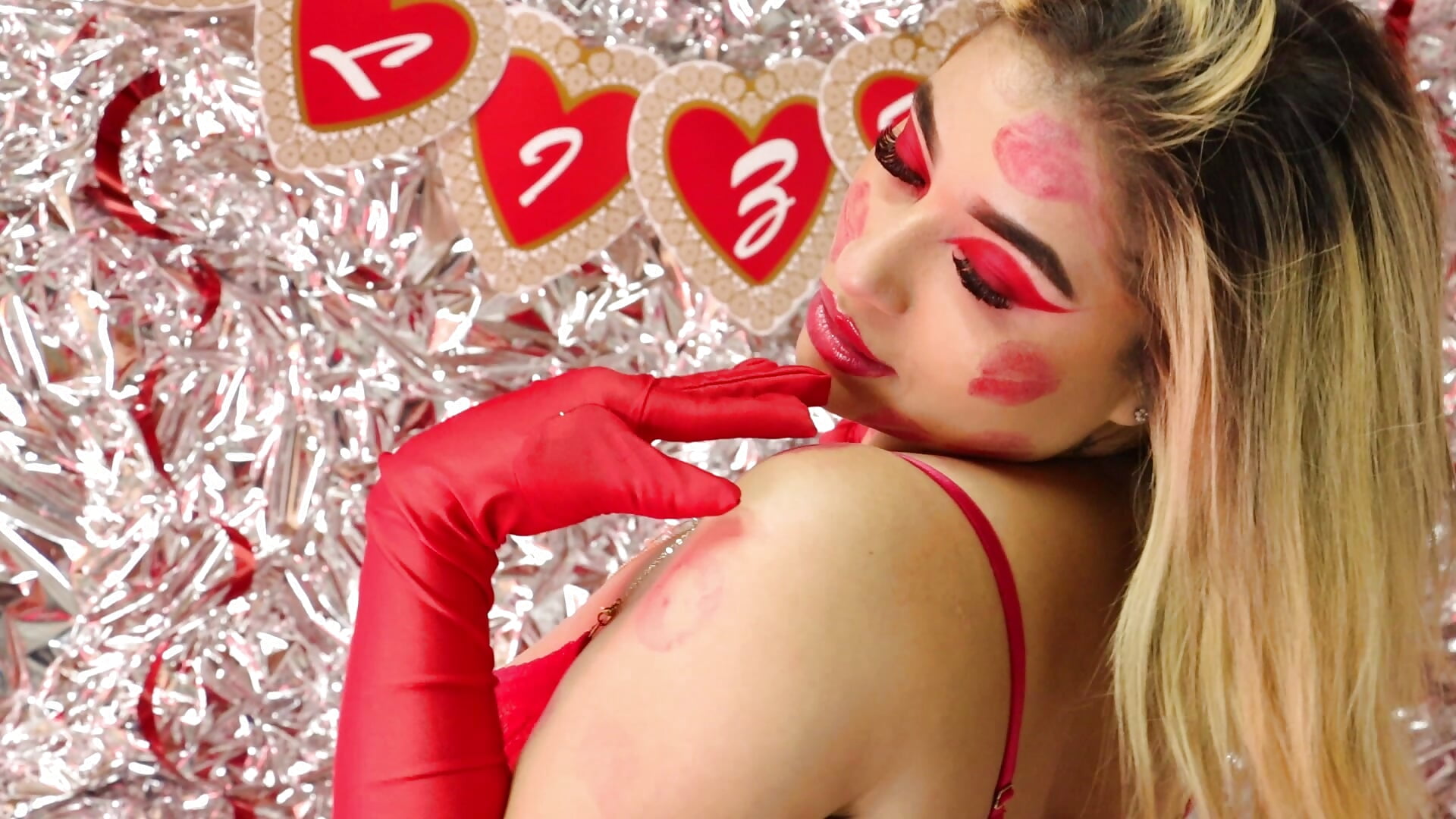 I love Valentine's Day🍑👄❤️ - video by leon_gaby cam model