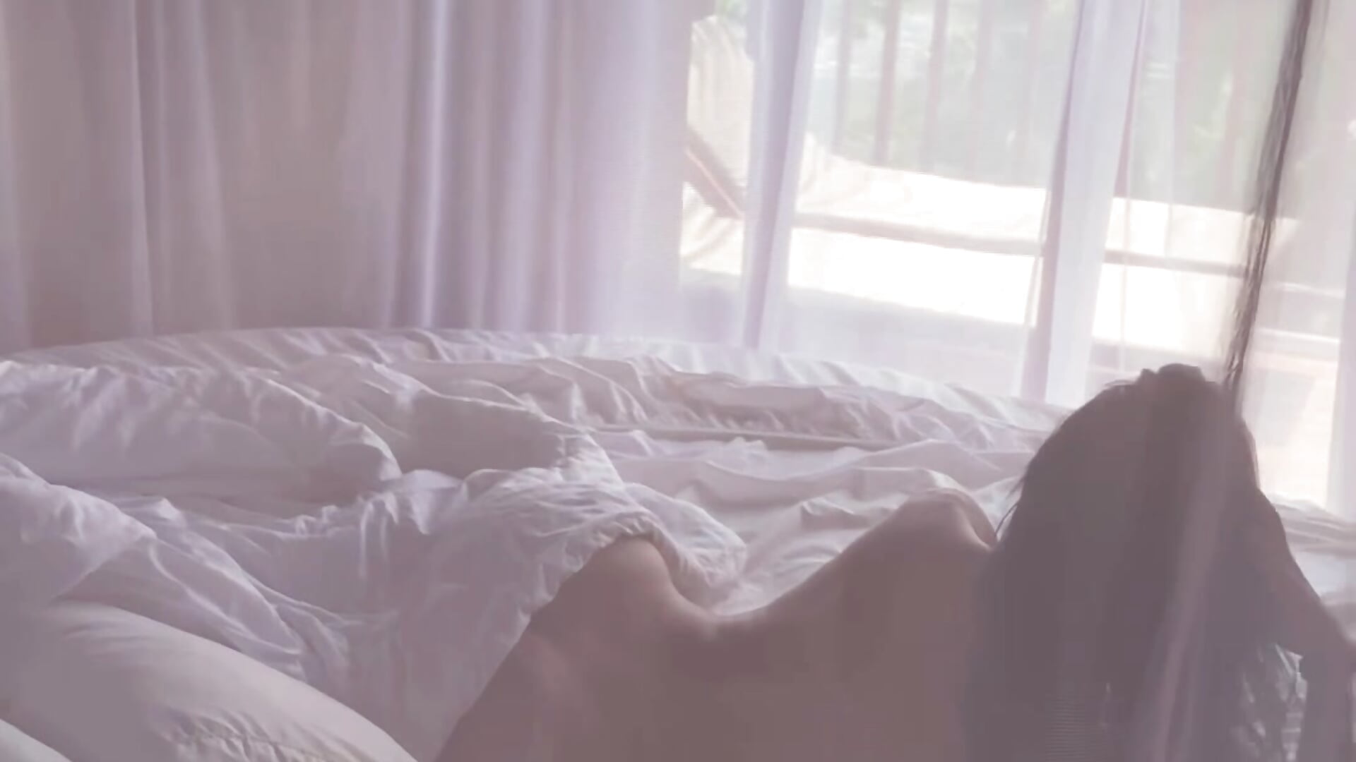 Come on my bed. - video by morganaramirez cam model