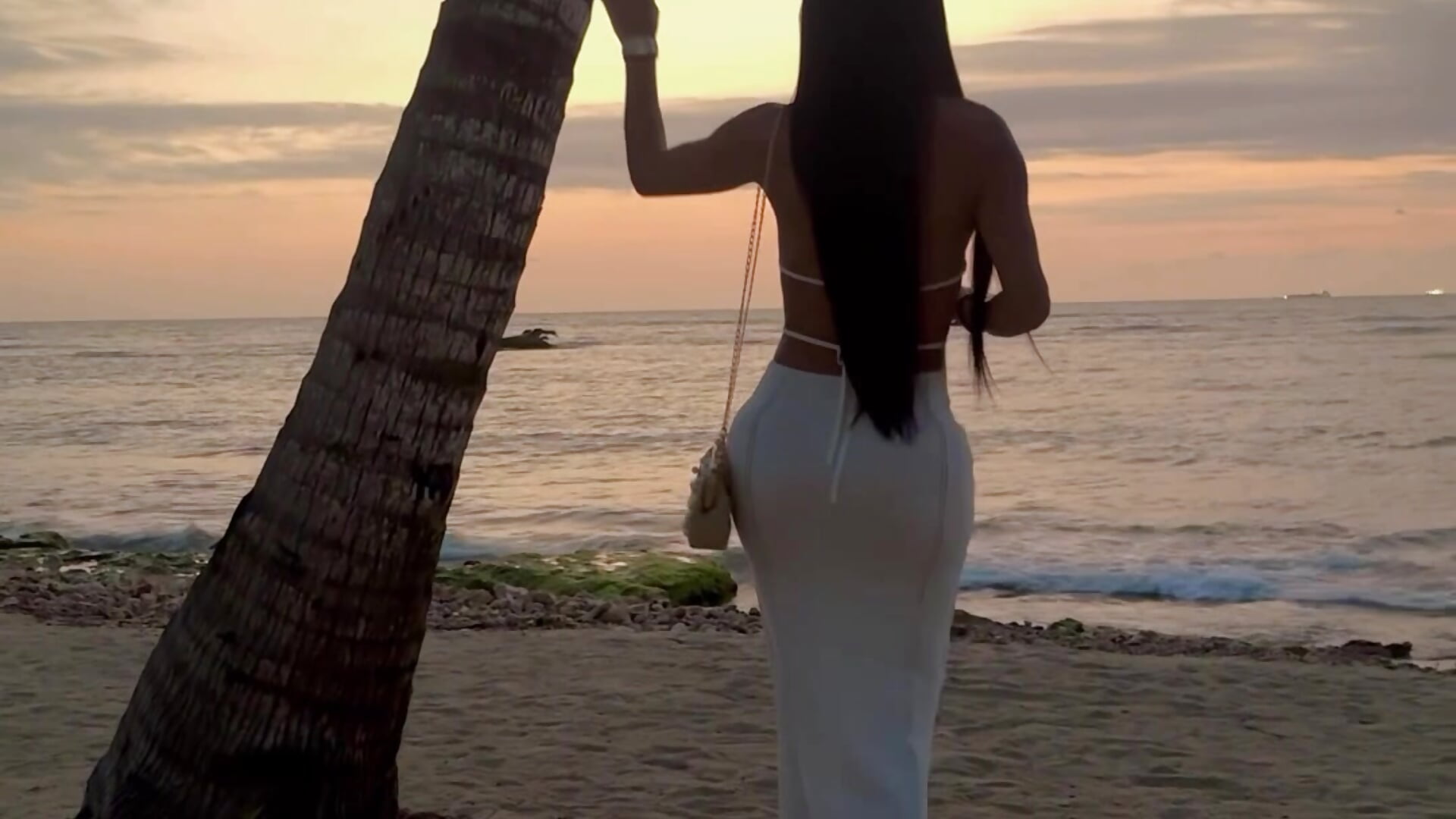 Do you fall in love with her? 🥰 - video by morganaramirez cam model