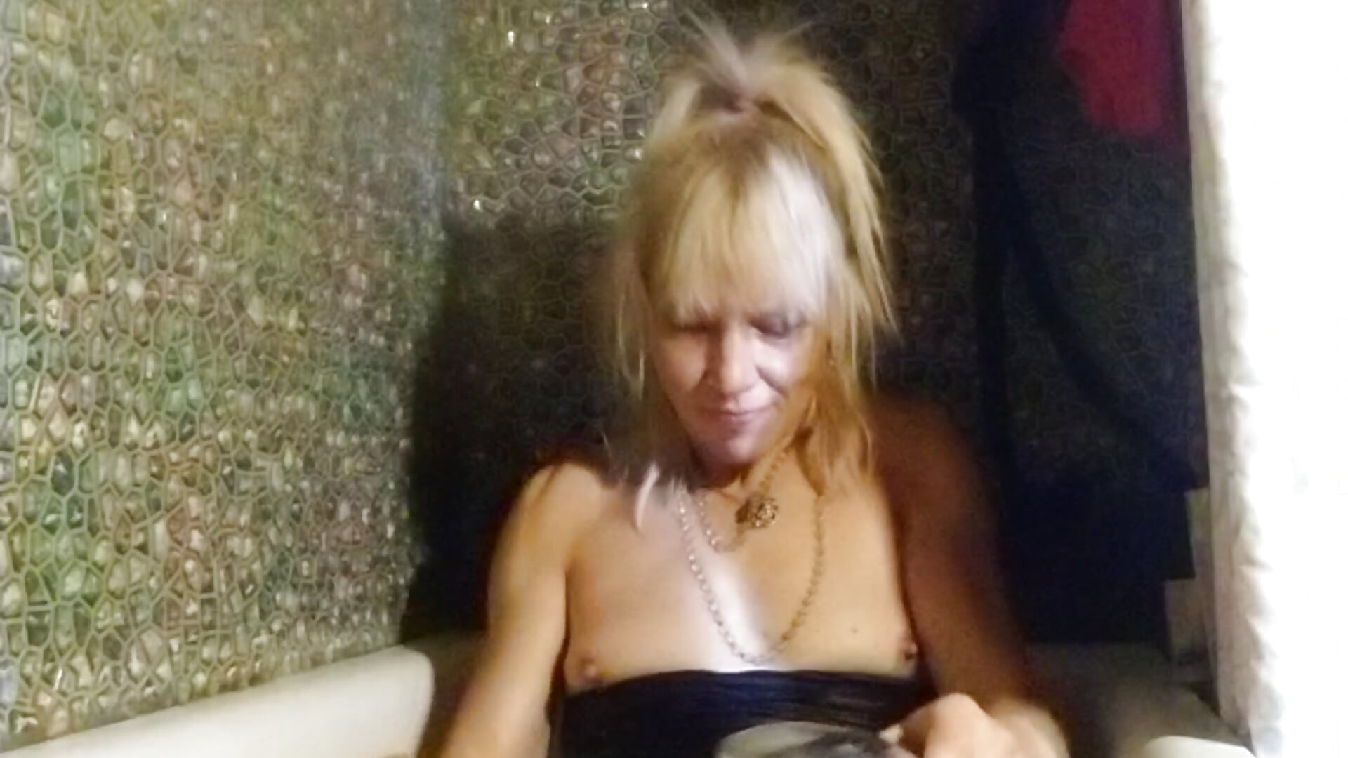 I masturbate in the bathroom wearing black pantyhose, miniskirt, dress and high heels. part 2 of 2 - vídeo de la modelo de cam Alexa_Cosmic
