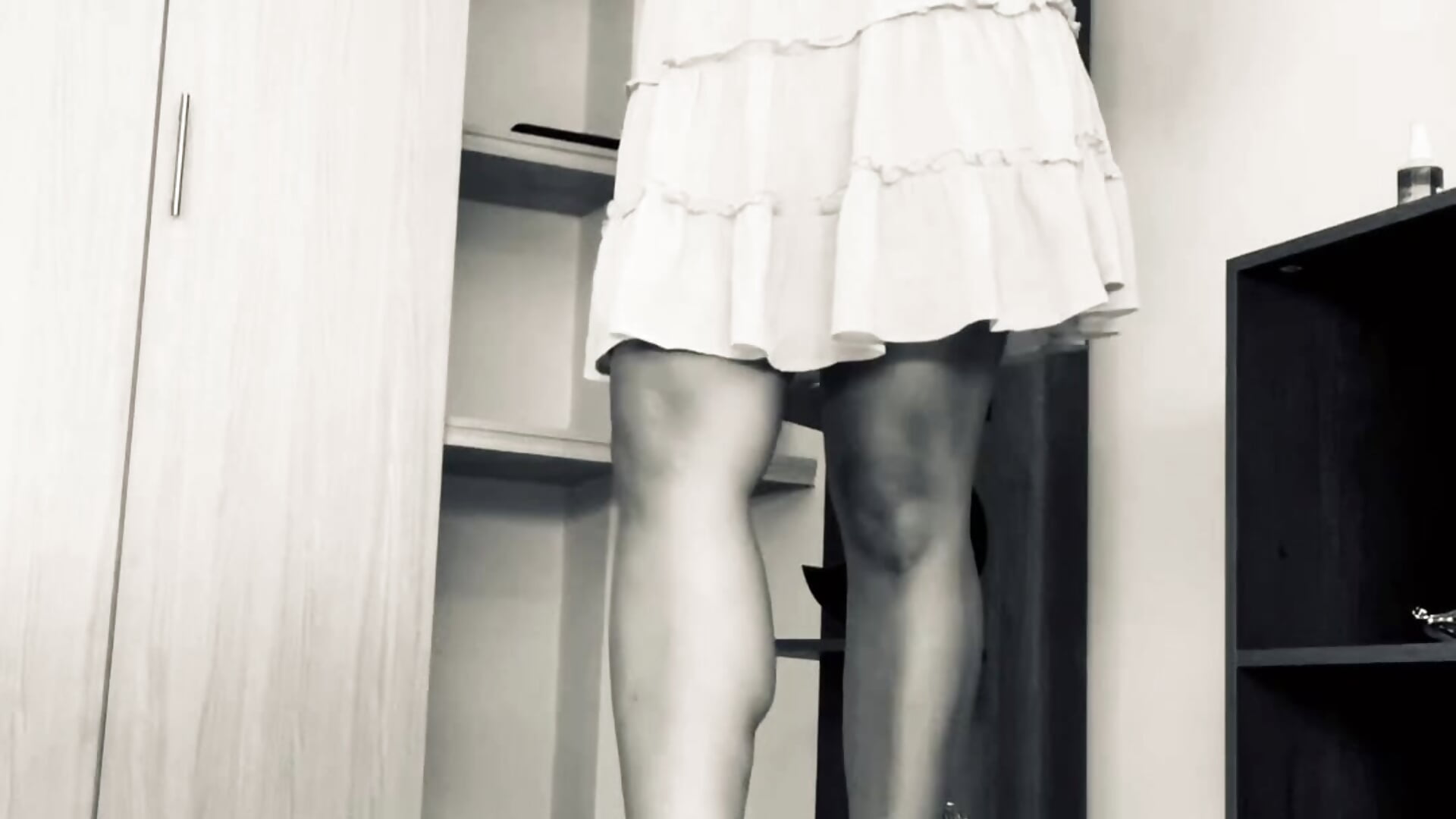 Sexy legs and very high heels 🥵🔥you would like to caress. – видео вебкам-модели ValeryGrey