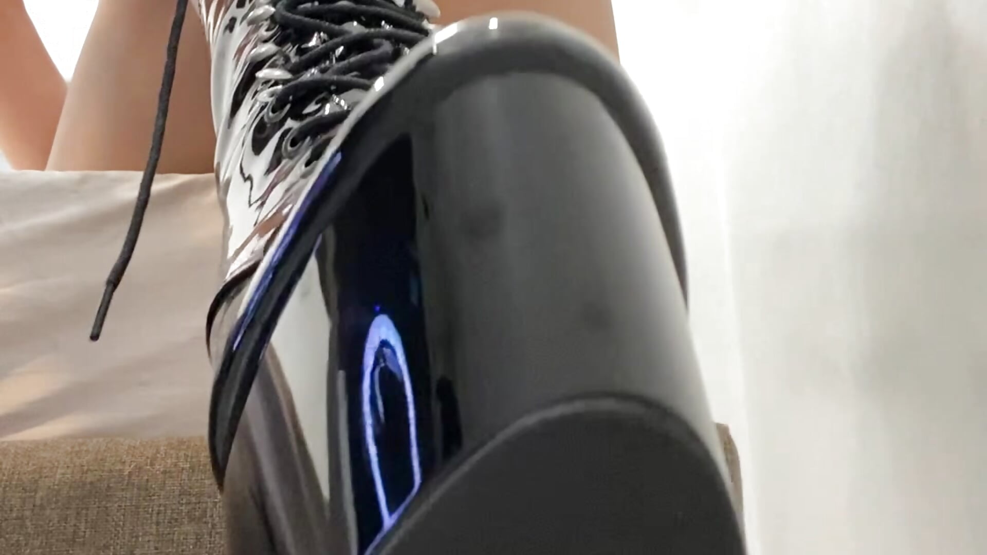 Boots and Dirty Talk - SexFucktoryLily 캠 모델의 동영상