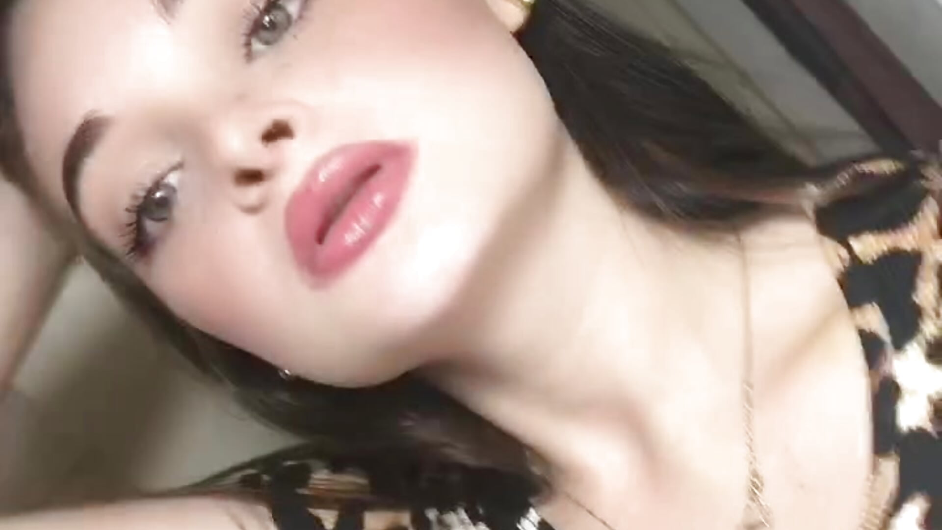 trim,B29244C8-09FB-4B78-86E0-0FECAC2227C3 - Emmacut adlı kamera modelinin videosu