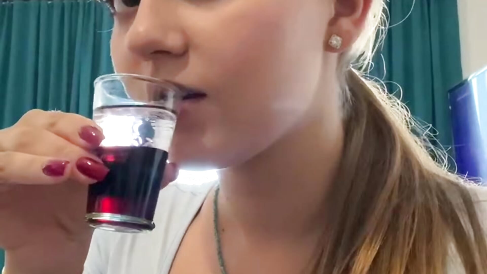 I drink for my favorite viewers♥️ - video by Emeli_Blur cam model