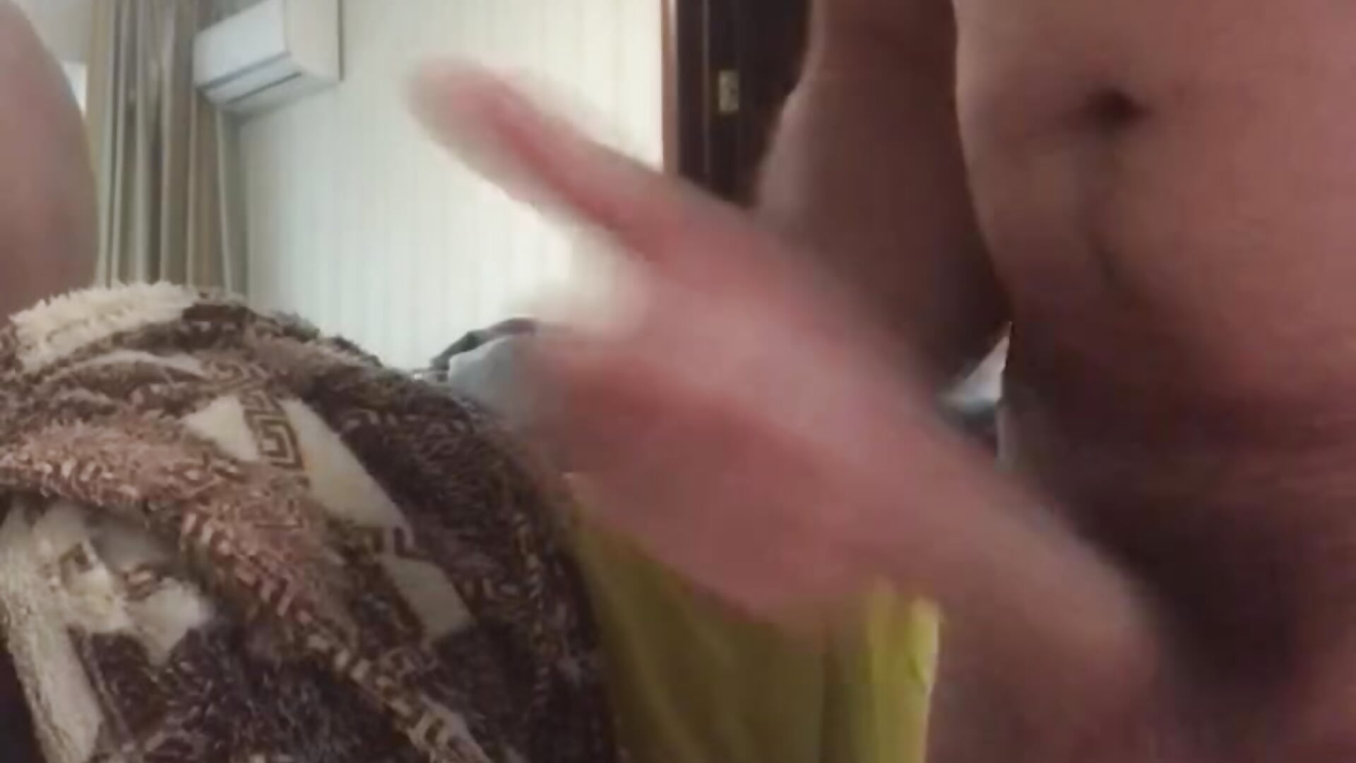 trim,169CCD30-AC0A-4107-A2DF-69B6D11010D6 - video oleh model kamera Frosl