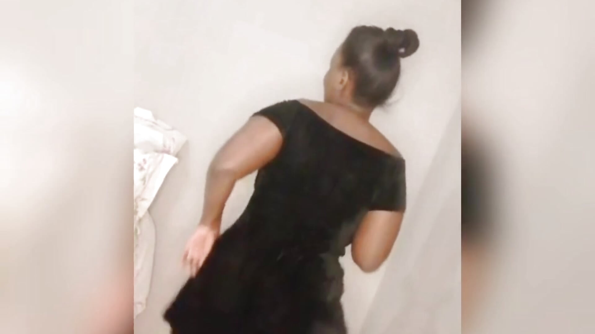 Watch me dance and twerk - video by Darkvelvet01 cam model