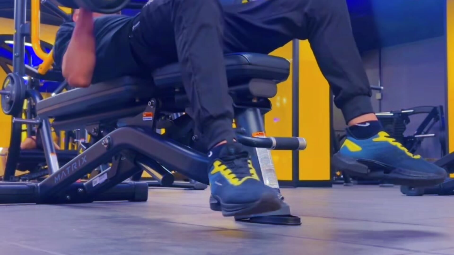 Starting my gym－カメラキャストのAndy_naughty1の動画