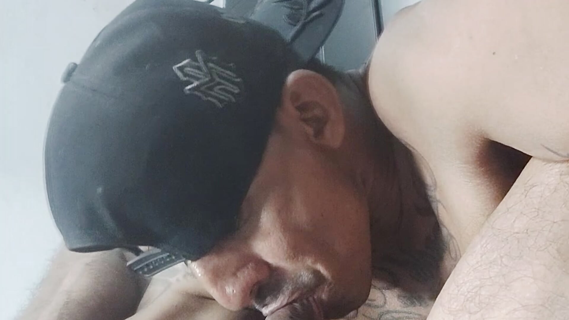 I give myself pleasure with my mouth, I suck my own big cock, a delightful pleasure - Video von sexydick22 Cam-Model