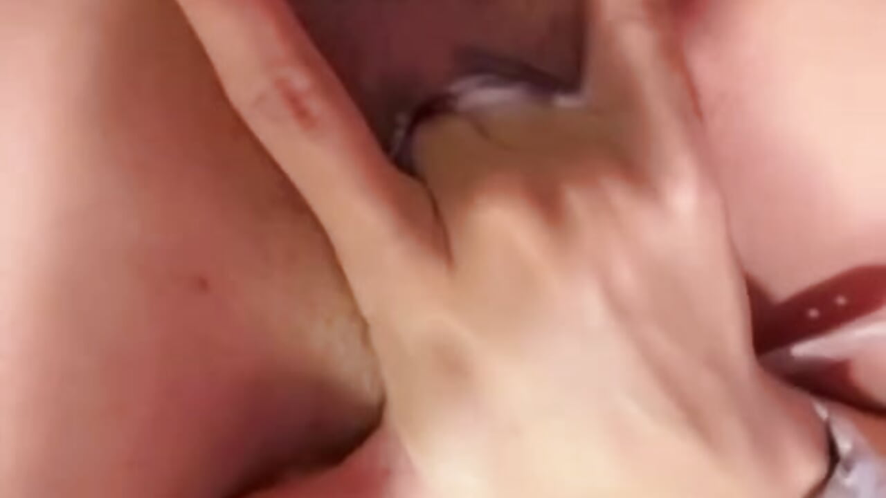 Mi fingers in my wet pussy. a real fantasy.