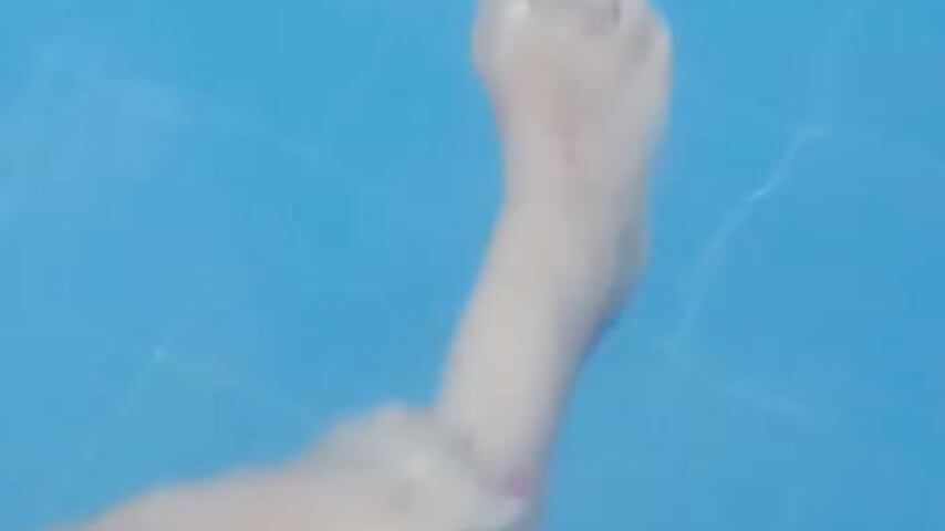 im at pool－カメラキャストのtharu_sweetの動画