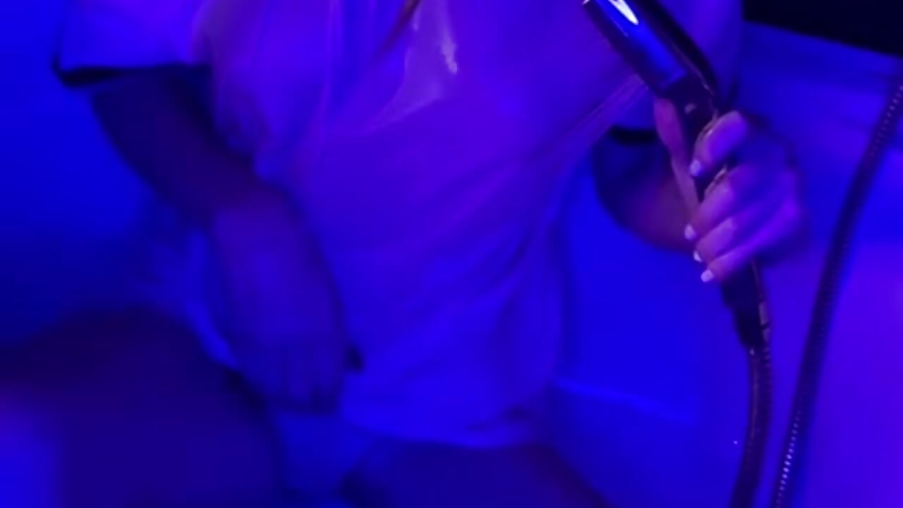 erotic show in the shower - video by _whiteprincess cam model