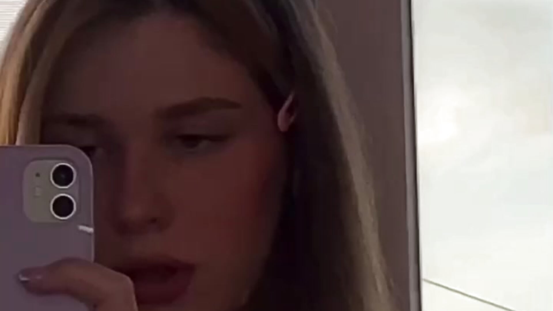 pink me - video by LisaSweetie cam model