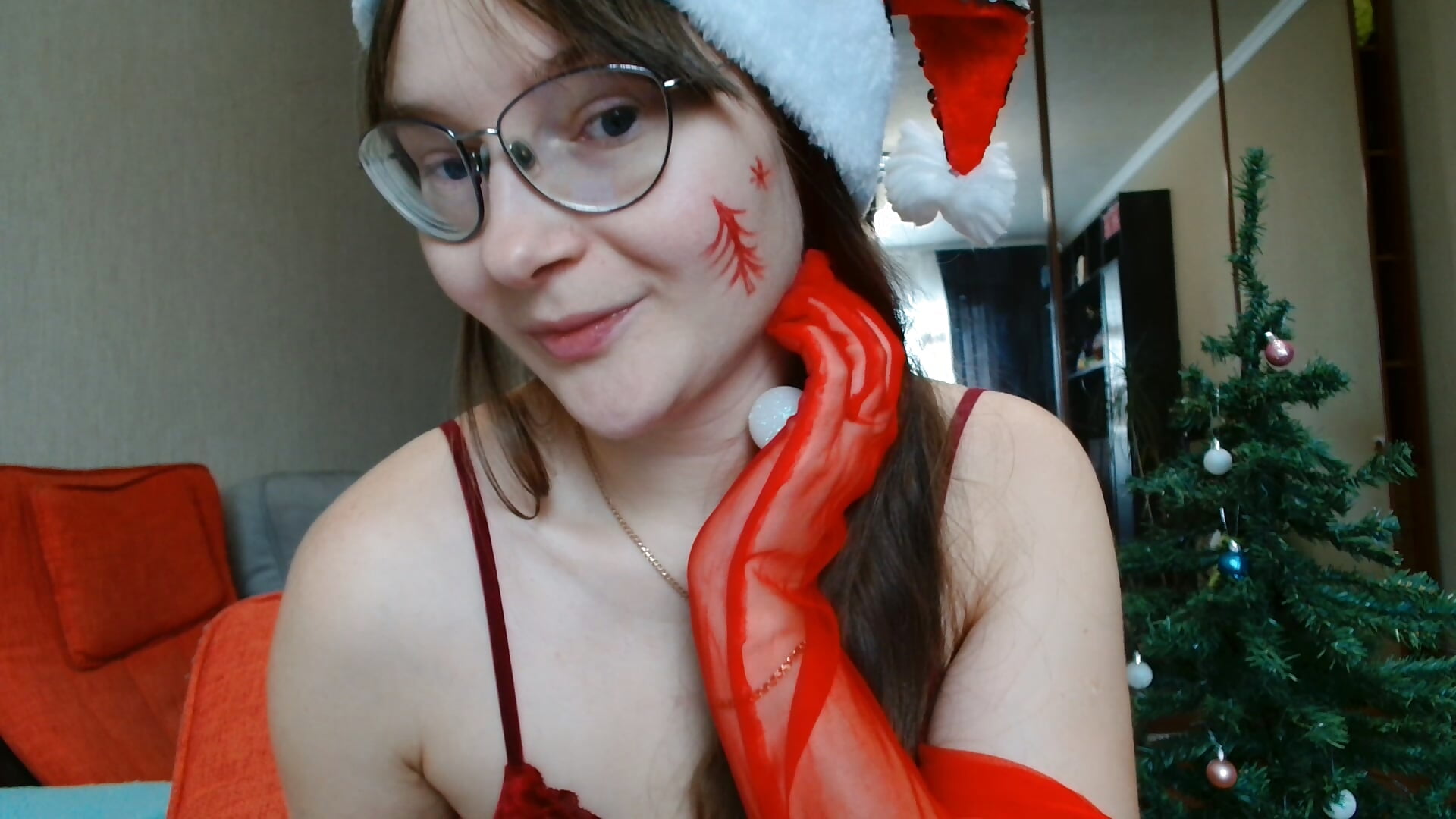 New Year - video của người mẫu cam KiraGoldens