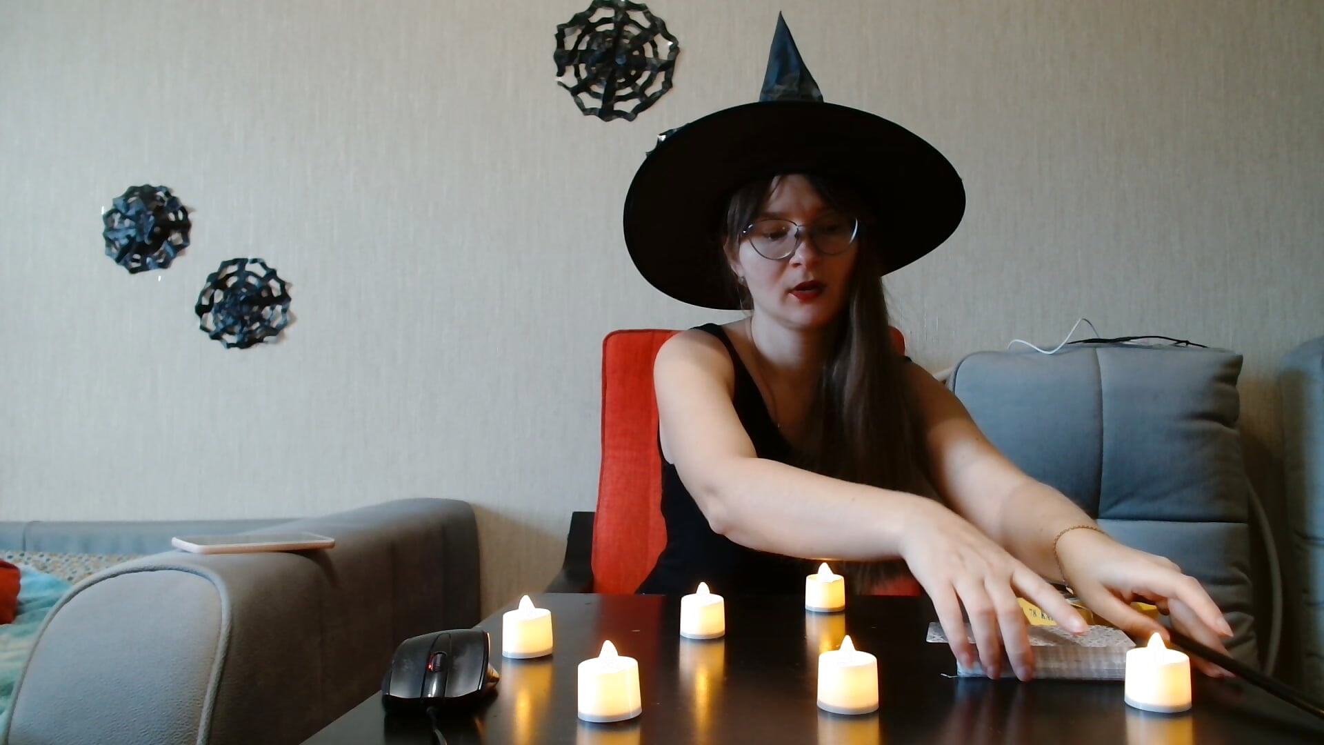 Hellowin - video của người mẫu cam KiraGoldens