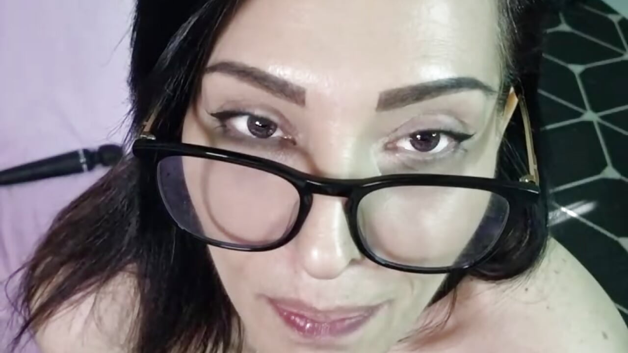 La Prof vuole che le schizzi tutta la faccia