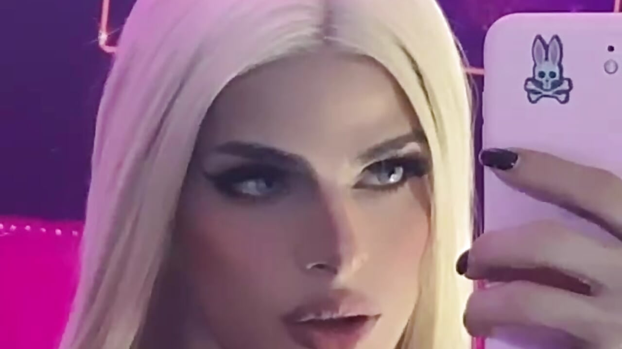 <3