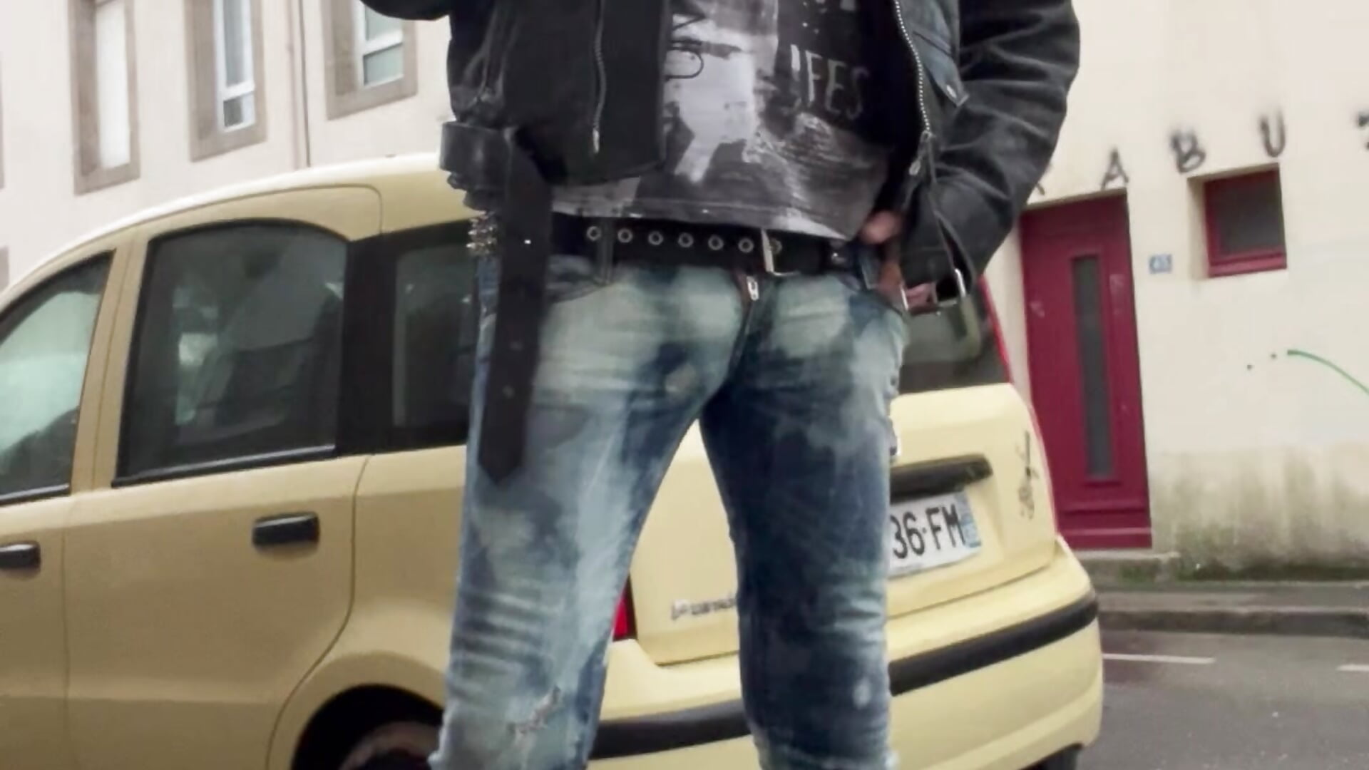 Moi Skinhead batard dans mon jeans bleach - 視頻由 sexyjeans29 主播提供