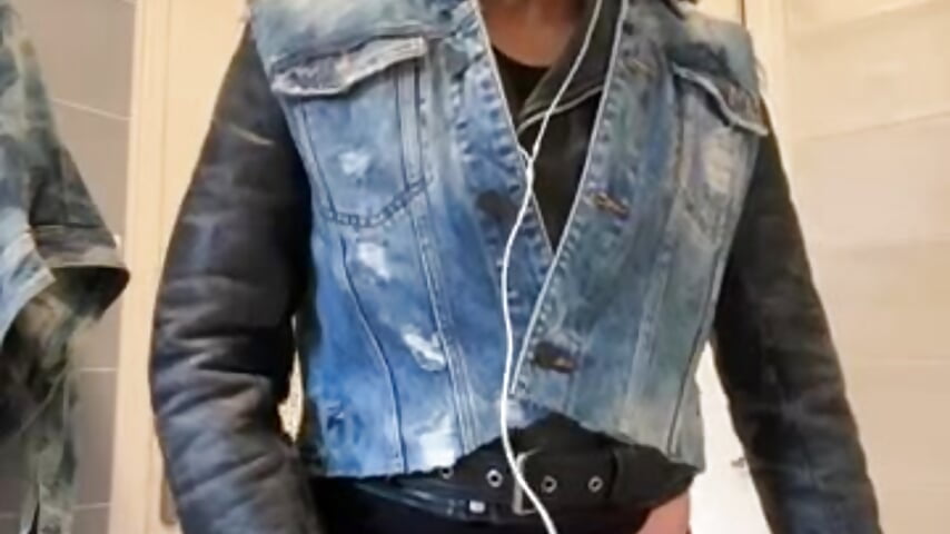 Branle en écoutant d’la sique Punk - 視頻由 sexyjeans29 主播提供