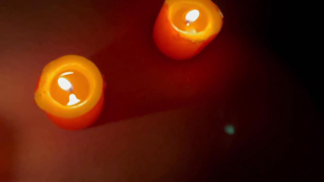 Candle dripping all over my body - video của người mẫu cam Lilybrunette_