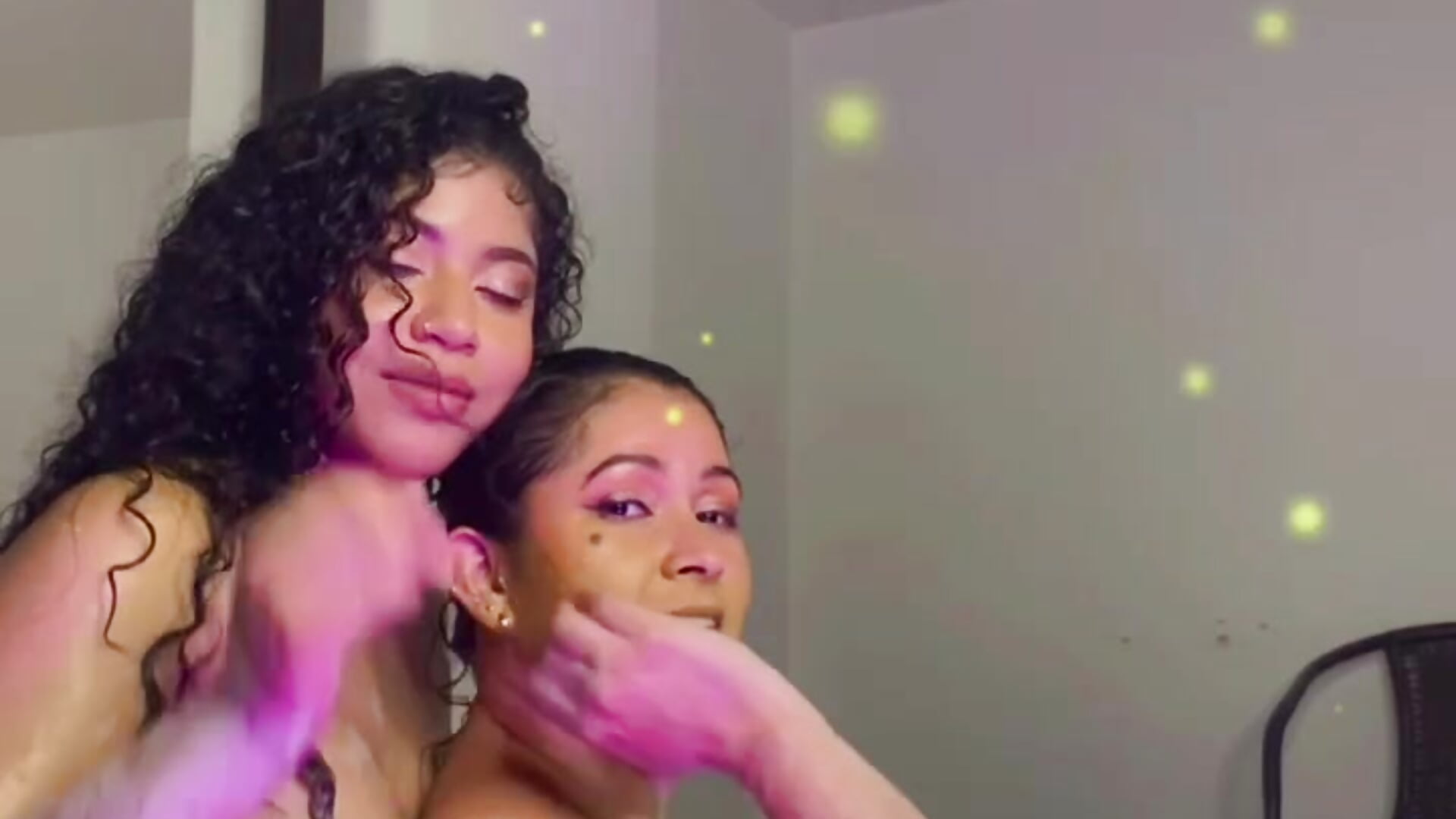 special couple show + jacuzzi - video của người mẫu cam Lilybrunette_