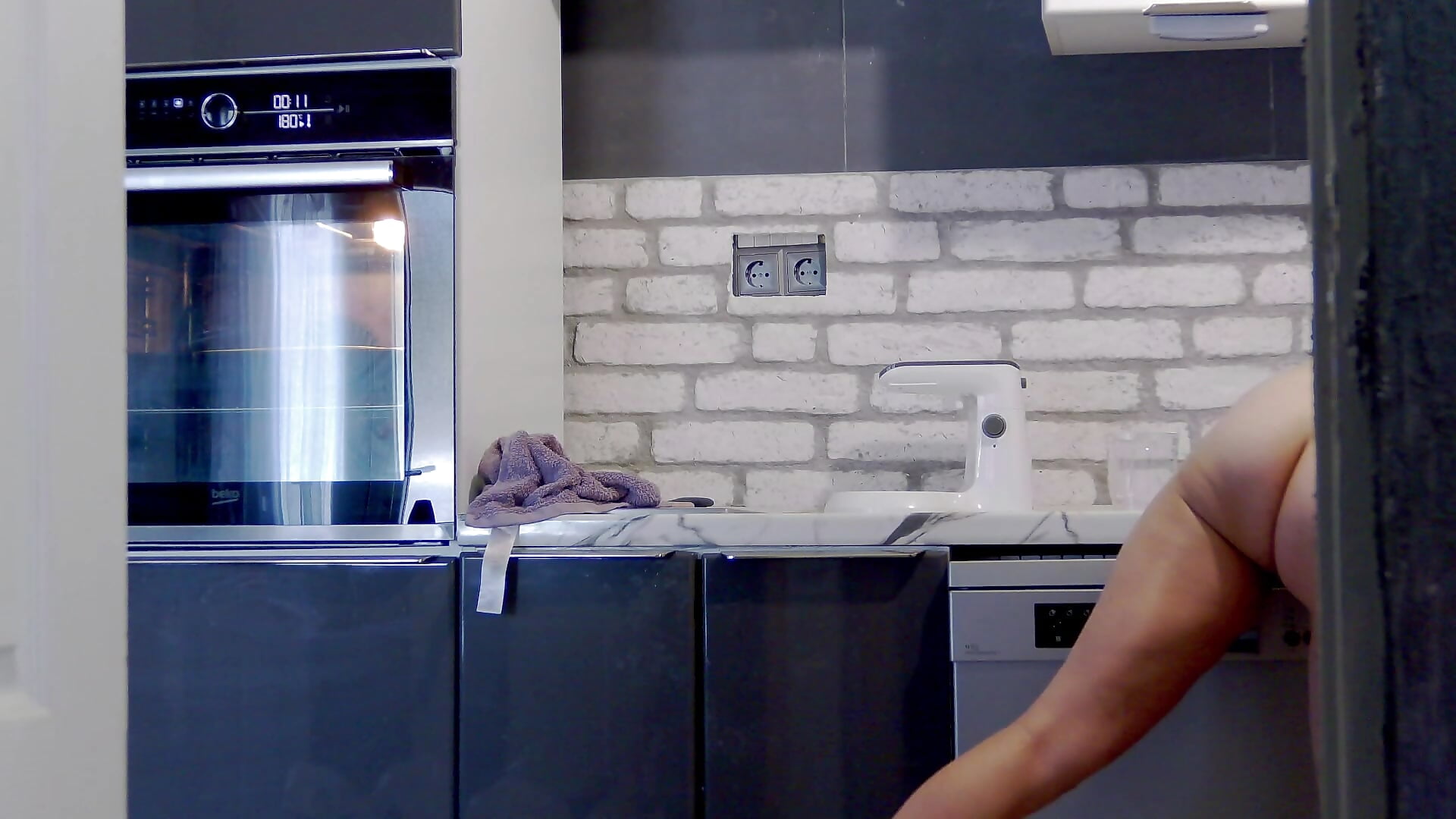 naked cleaning - video by karo123421 cam model